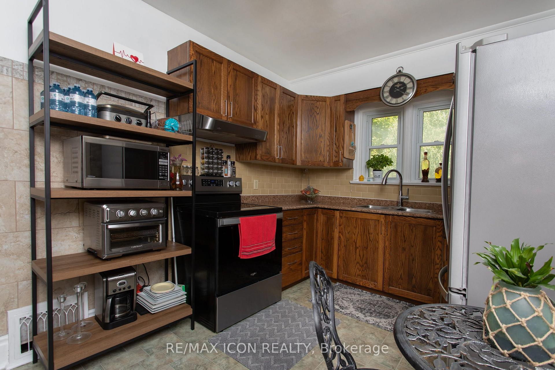 Photo 10 of 299 Park Street, Kitchener, KW Hospital — HOMEH