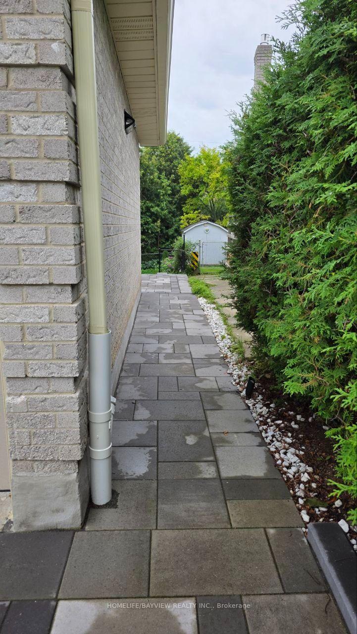 Photo 2 of Unit Basement, 385 Erin Trail, Newmarket, Bristol-London — HOMEH