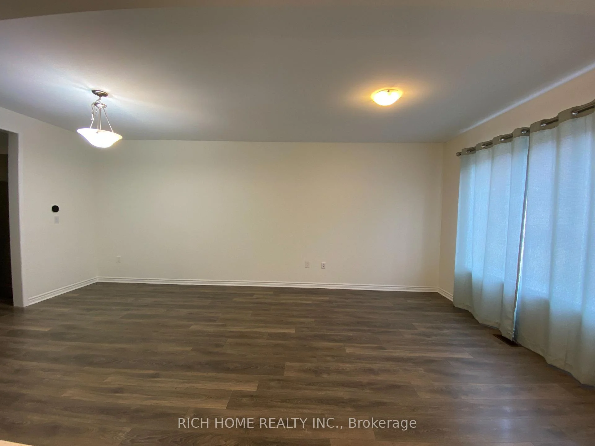 Photo 2 of 70 Annie craig Drive, Etobicoke, Mimico — HOMEH