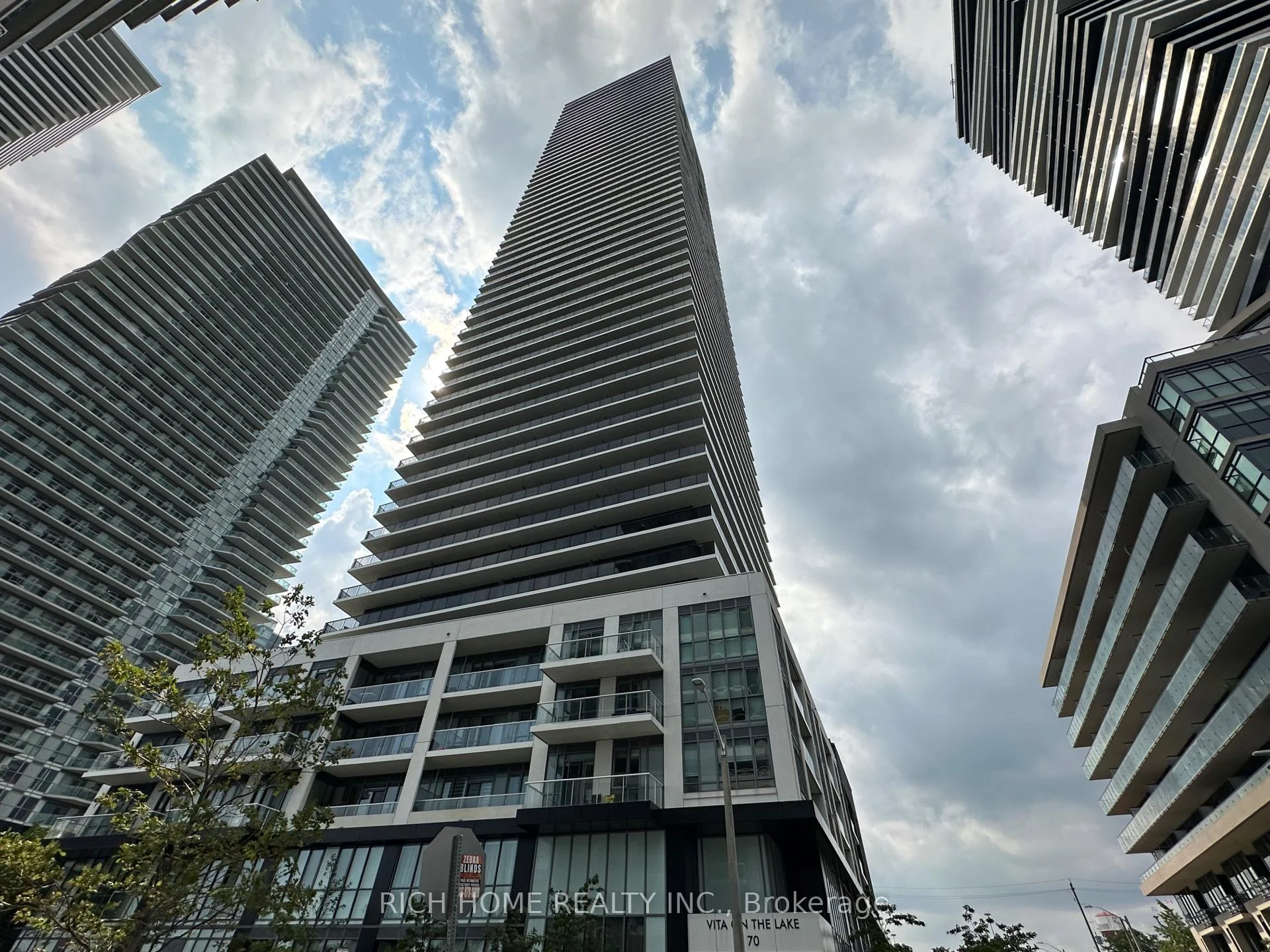 Photo 25 of 70 Annie craig Drive, Etobicoke, Mimico — HOMEH