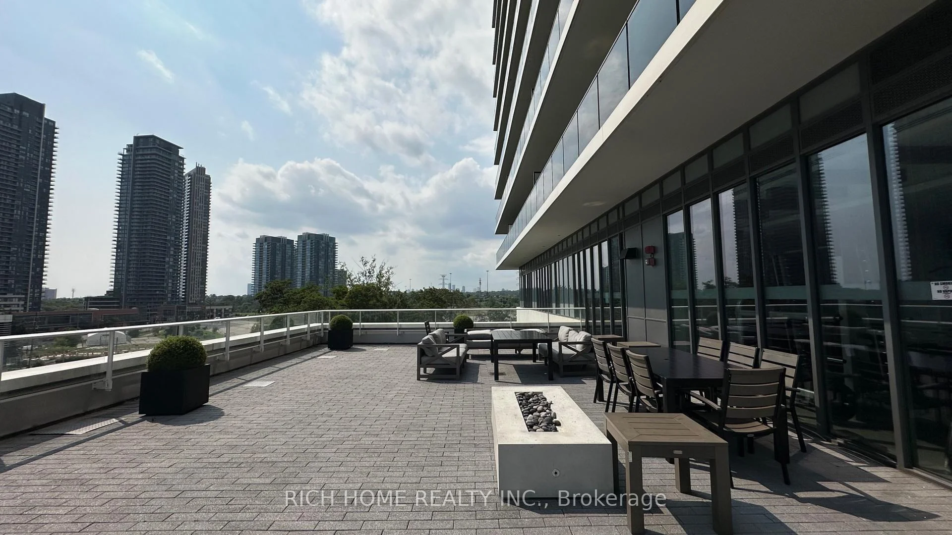 Photo 28 of 70 Annie craig Drive, Etobicoke, Mimico — HOMEH