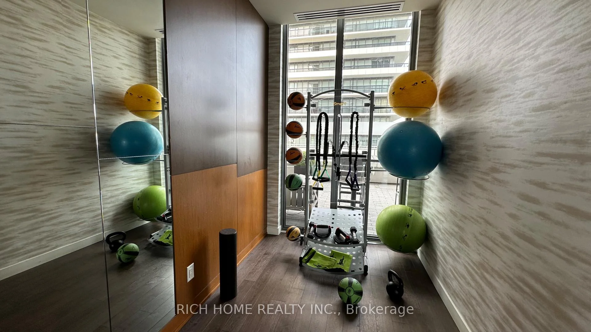 Photo 29 of 70 Annie craig Drive, Etobicoke, Mimico — HOMEH