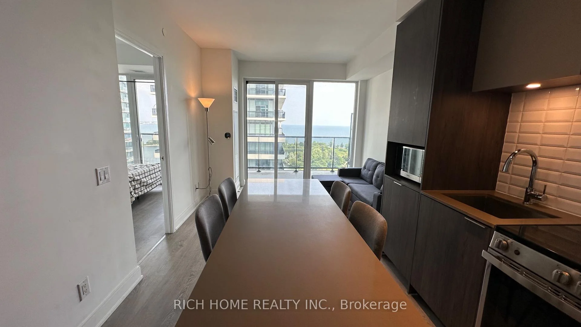 Photo 36 of 70 Annie craig Drive, Etobicoke, Mimico — HOMEH