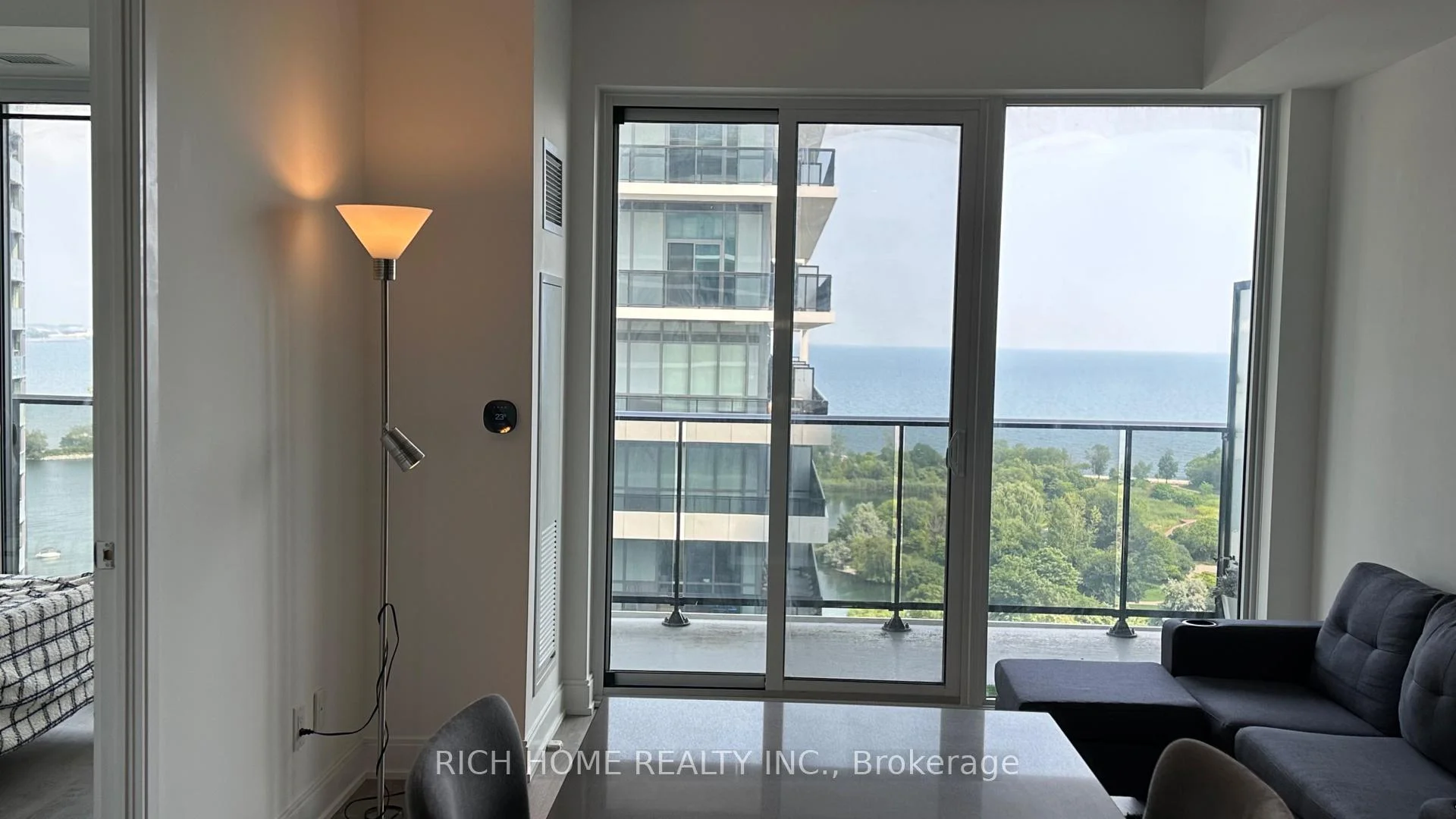 Photo 37 of 70 Annie craig Drive, Etobicoke, Mimico — HOMEH