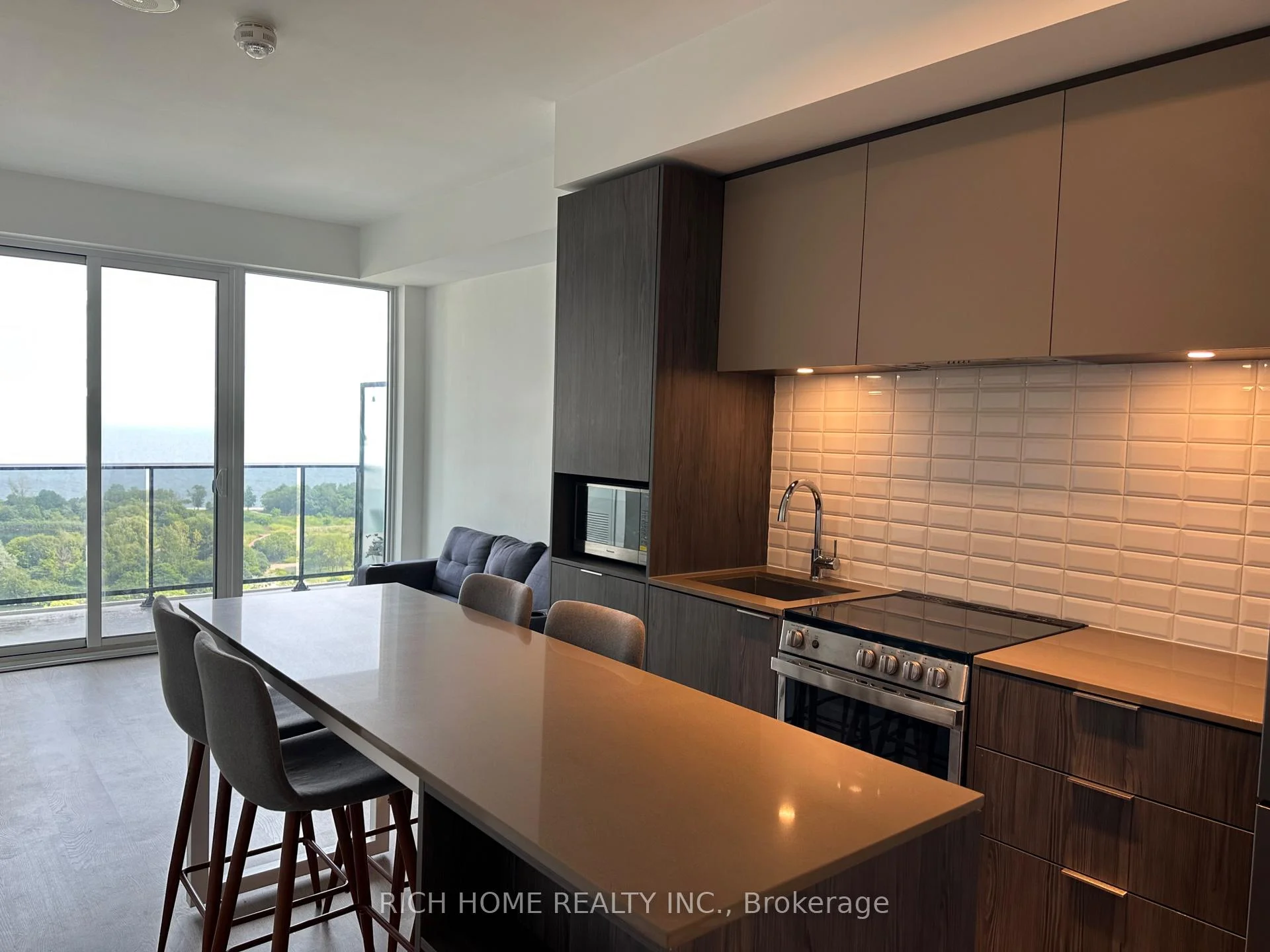 Photo 41 of 70 Annie craig Drive, Etobicoke, Mimico — HOMEH