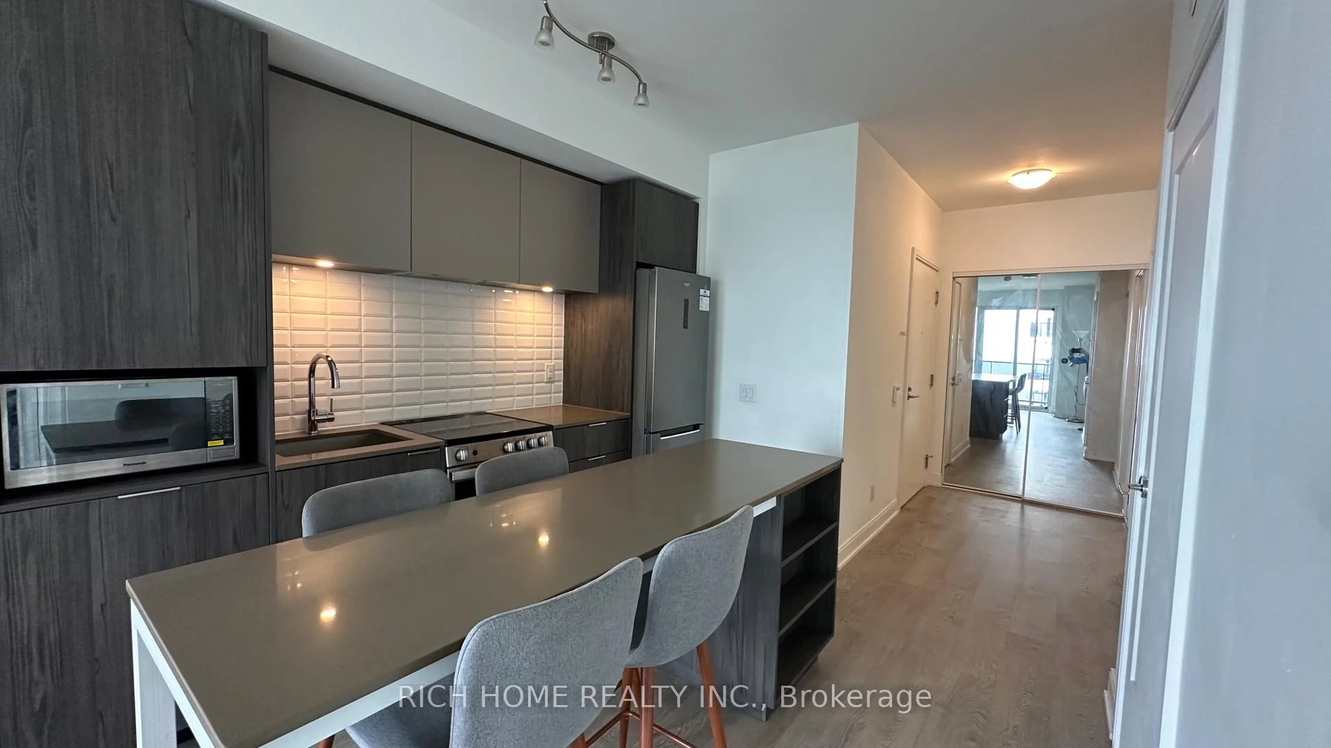 Photo 42 of 70 Annie craig Drive, Etobicoke, Mimico — HOMEH