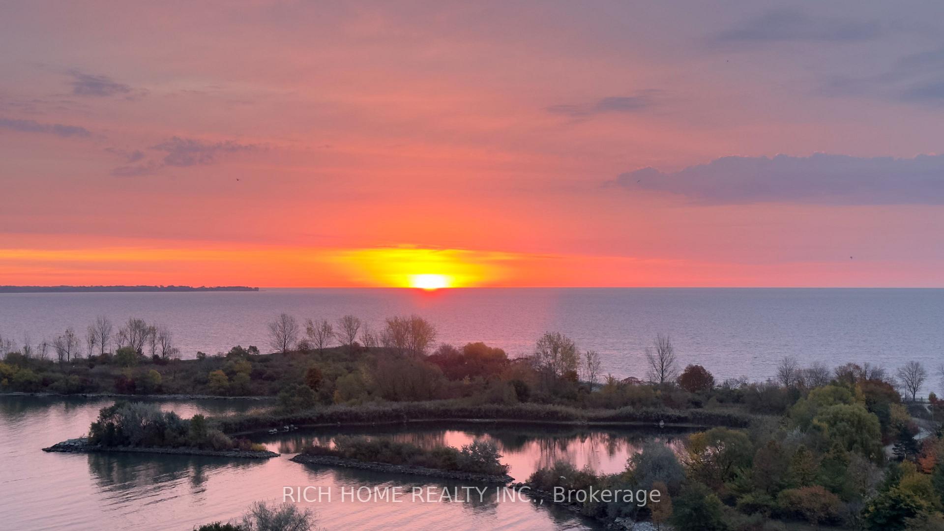 Photo 48 of 70 Annie craig Drive, Etobicoke, Mimico — HOMEH