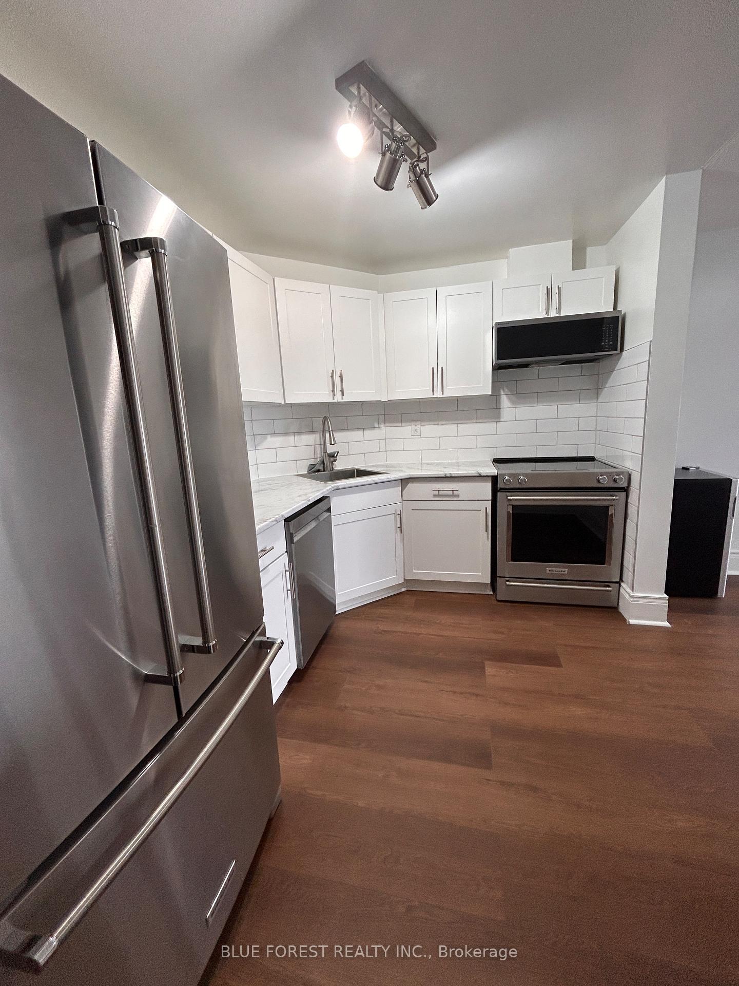 Photo 4 of Unit 906, 858 Commissioners Road E, London, South H — HOMEH