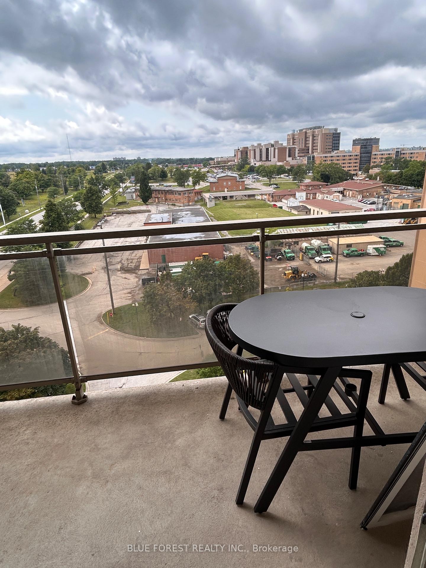 Photo 7 of Unit 906, 858 Commissioners Road E, London, South H — HOMEH