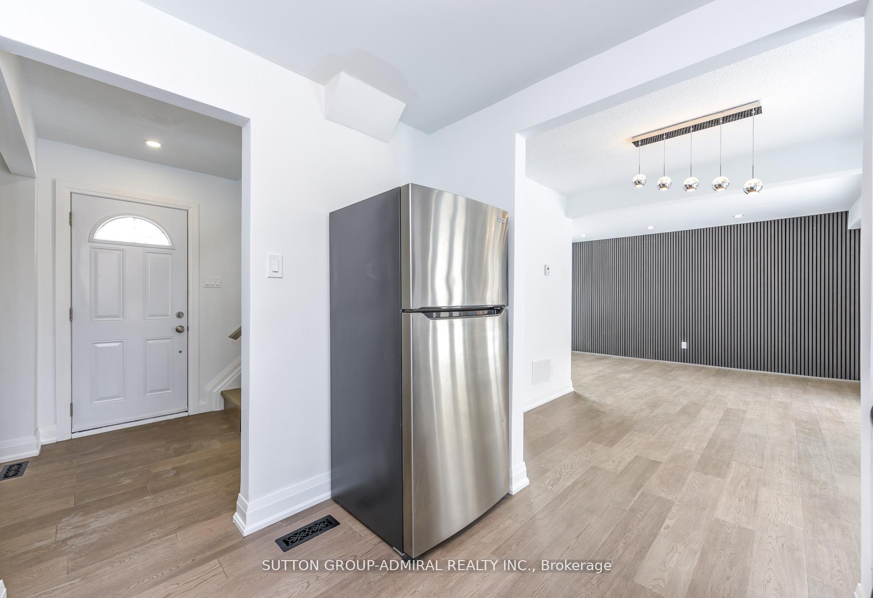 Photo 4 of 4 Hardcastle Court, Brampton, Central Park — HOMEH