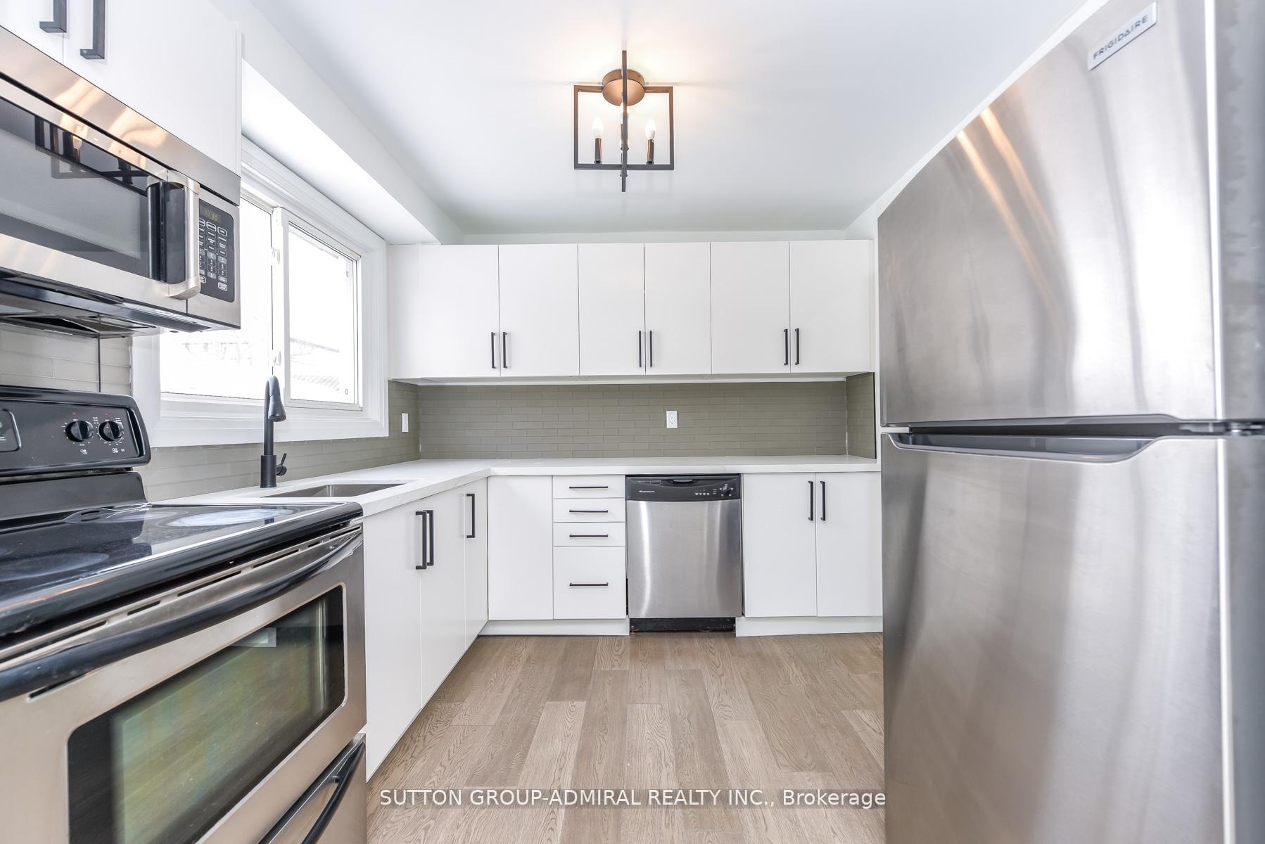 Photo 5 of 4 Hardcastle Court, Brampton, Central Park — HOMEH