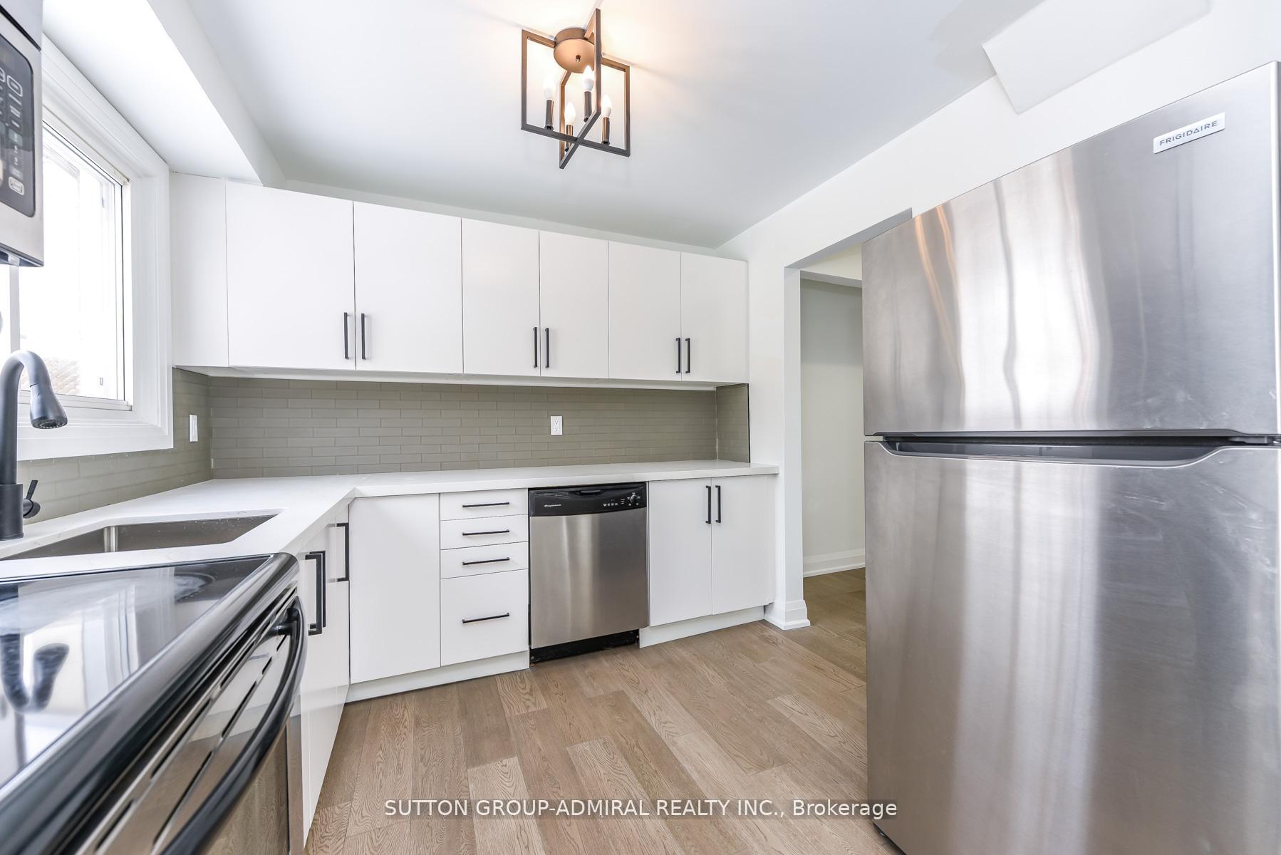 Photo 6 of 4 Hardcastle Court, Brampton, Central Park — HOMEH