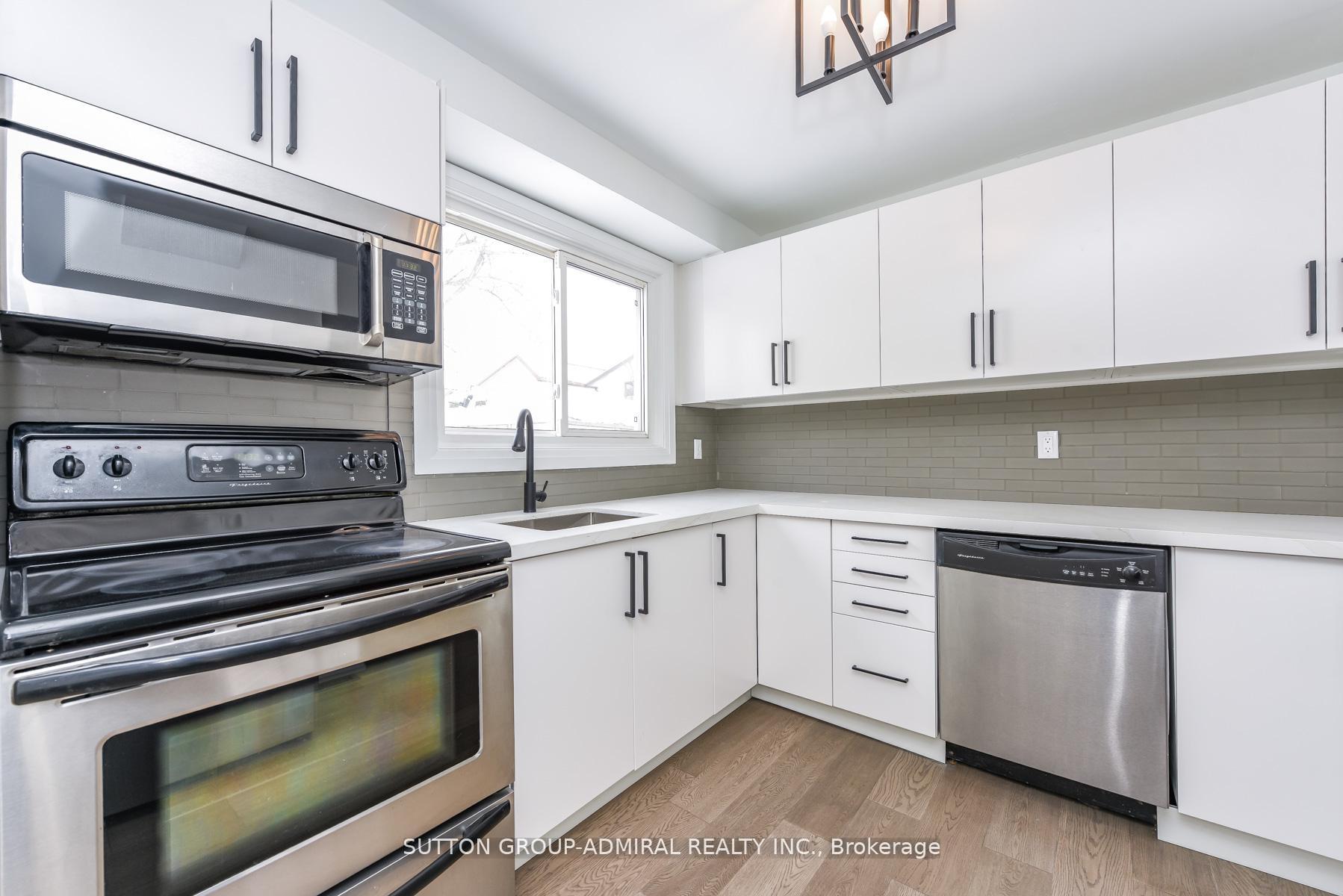 Photo 8 of 4 Hardcastle Court, Brampton, Central Park — HOMEH
