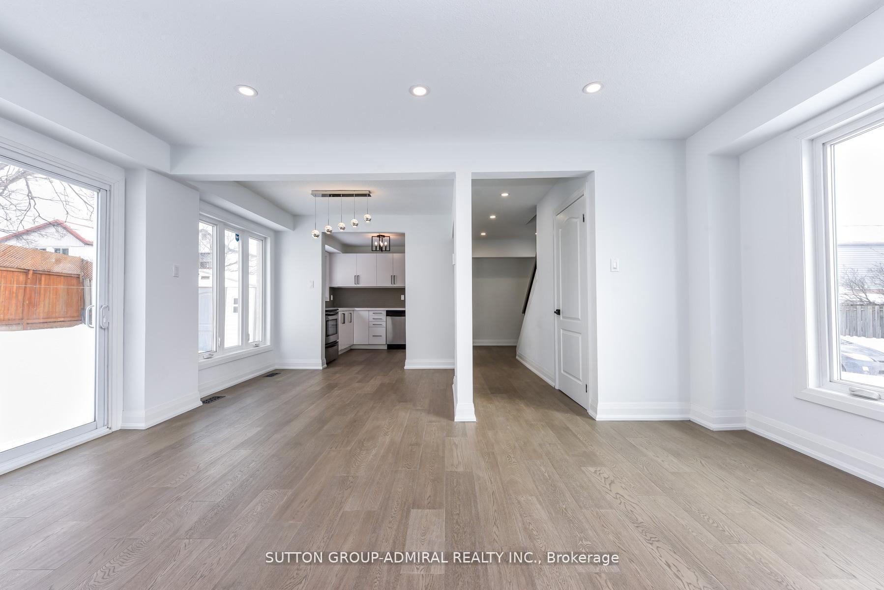 Photo 10 of 4 Hardcastle Court, Brampton, Central Park — HOMEH