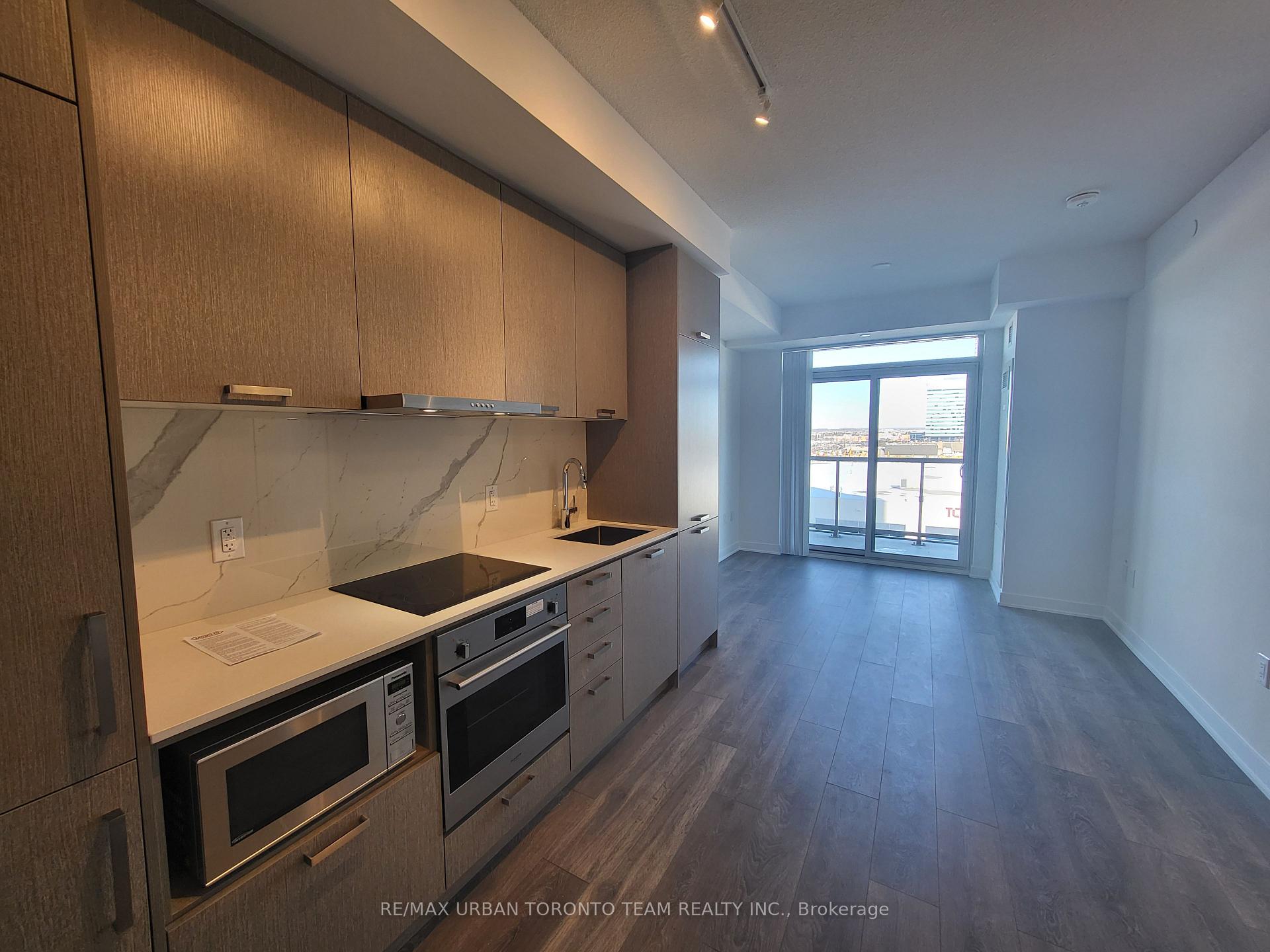 Photo 2 of Unit 601, 38 Honeycrisp Crescent, Vaughan, Vaughan Corporate Centre — HOMEH
