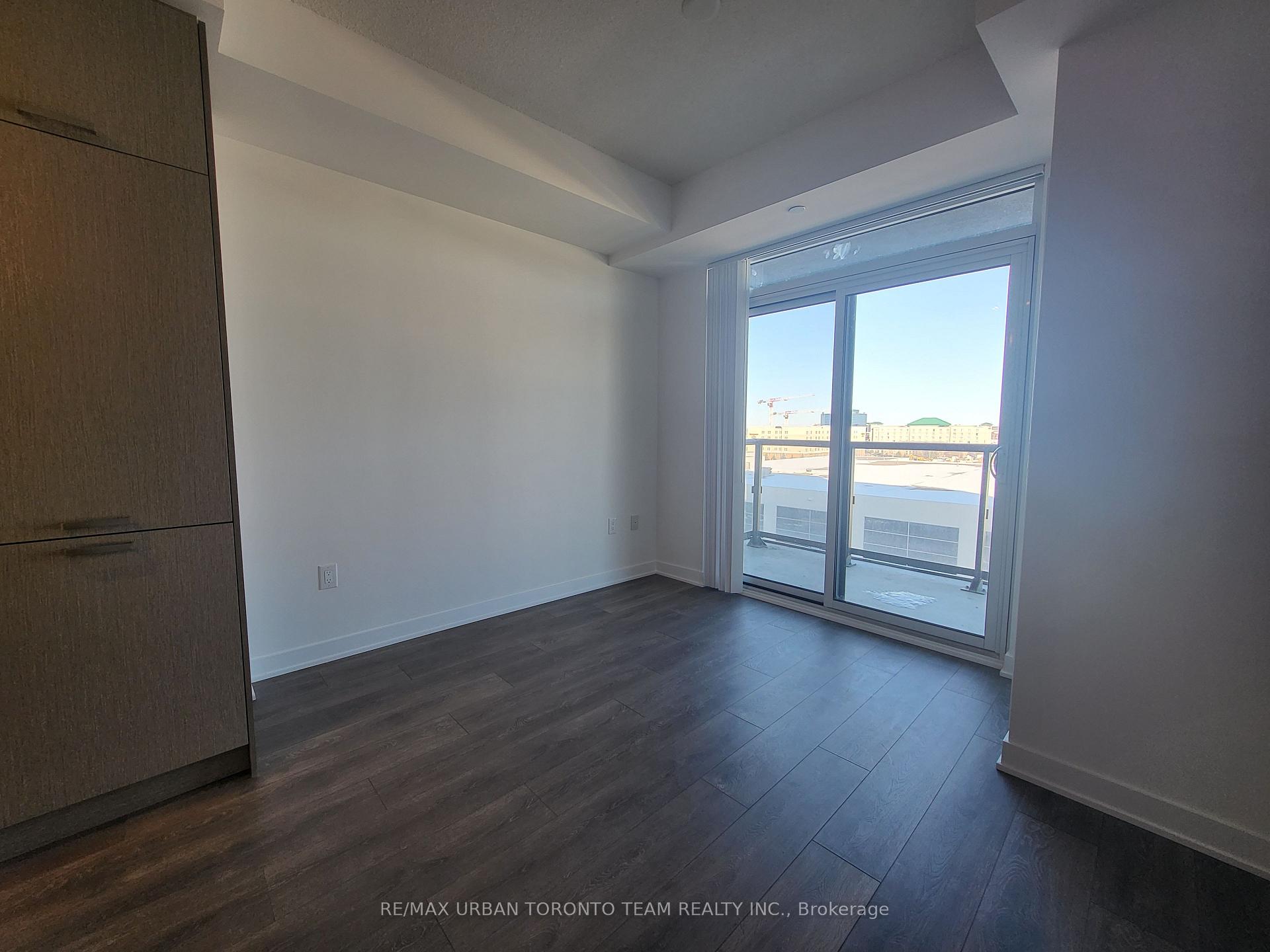 Photo 5 of Unit 601, 38 Honeycrisp Crescent, Vaughan, Vaughan Corporate Centre — HOMEH