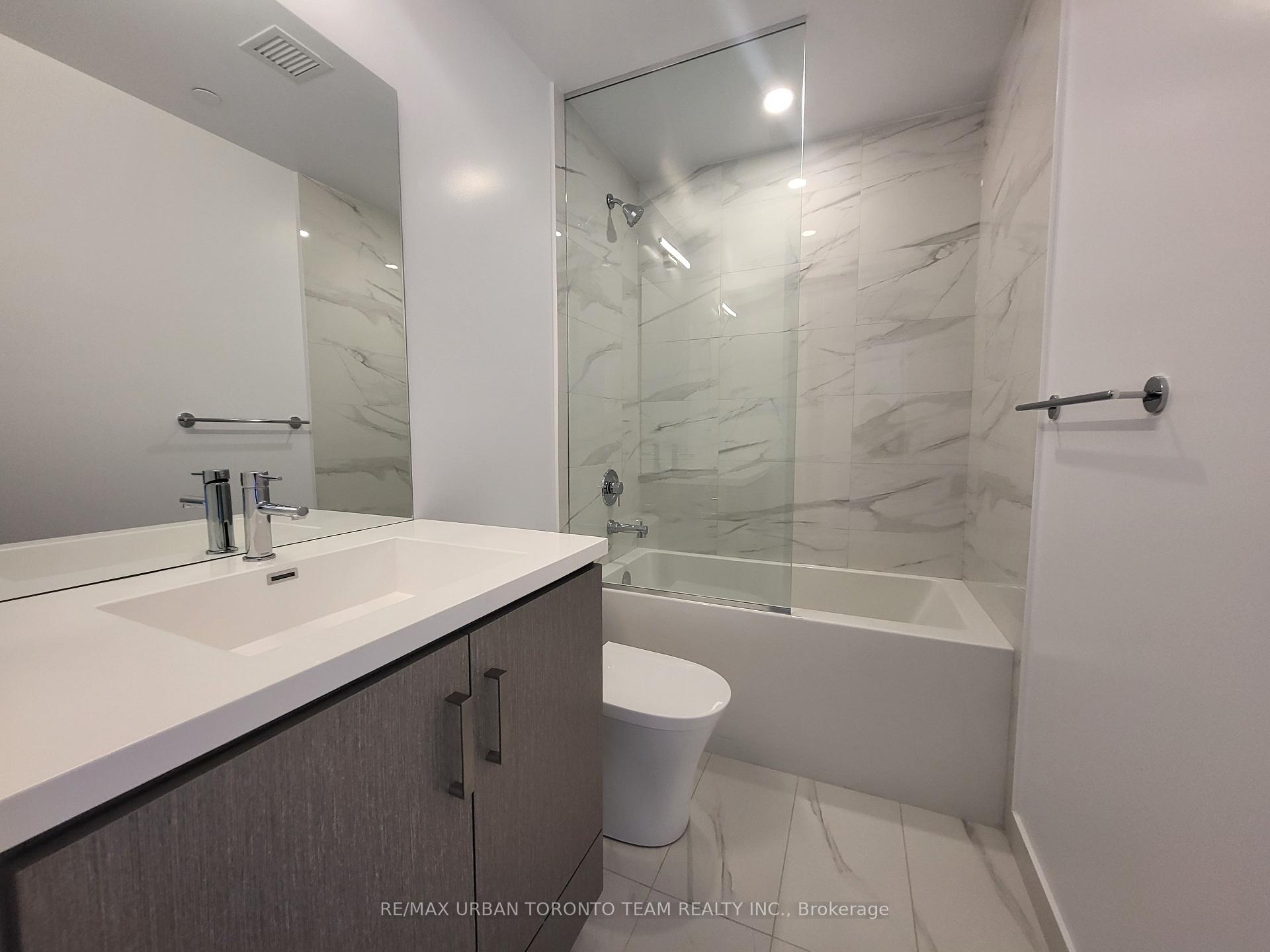 Photo 11 of Unit 601, 38 Honeycrisp Crescent, Vaughan, Vaughan Corporate Centre — HOMEH