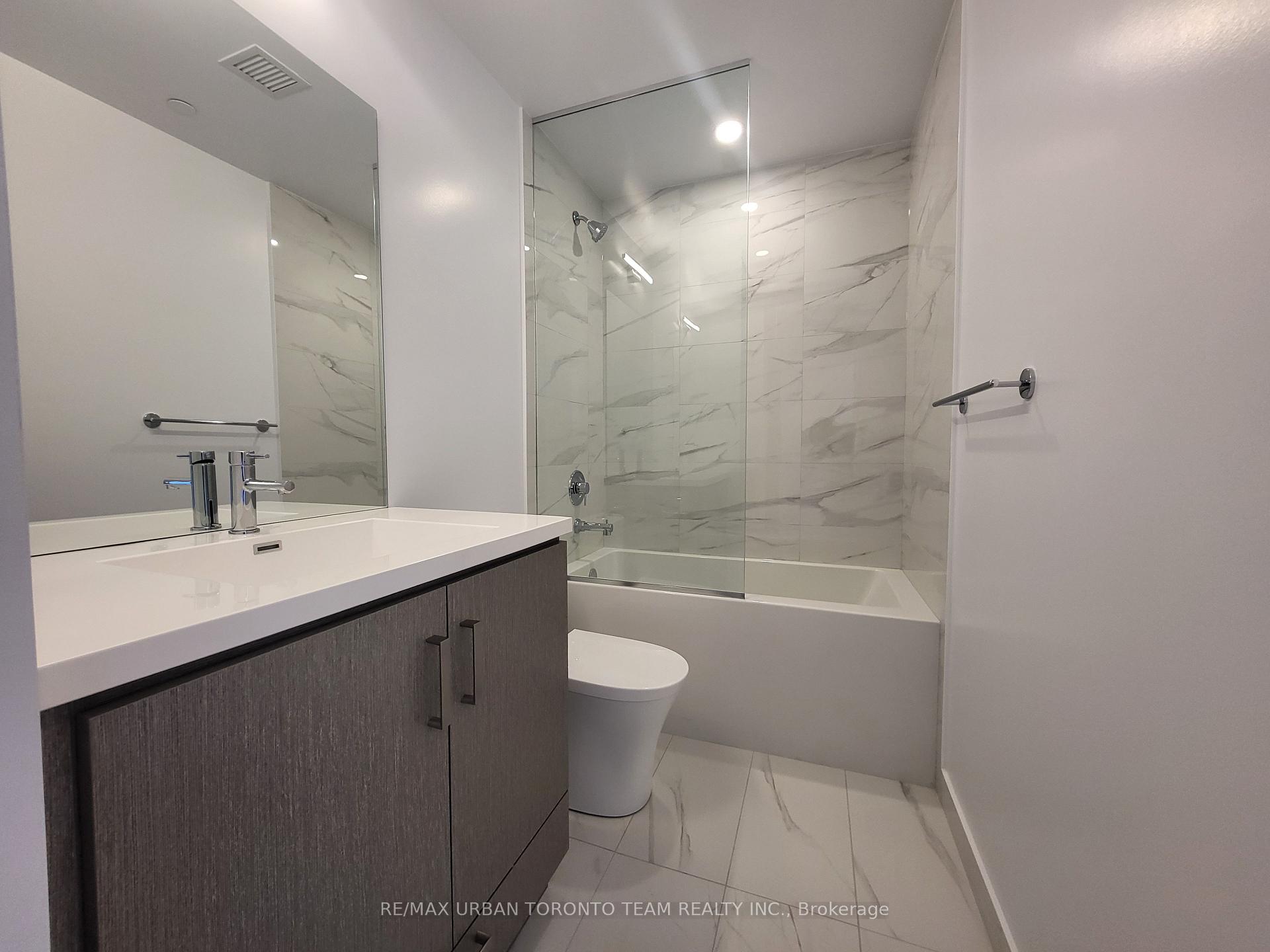 Photo 12 of Unit 601, 38 Honeycrisp Crescent, Vaughan, Vaughan Corporate Centre — HOMEH