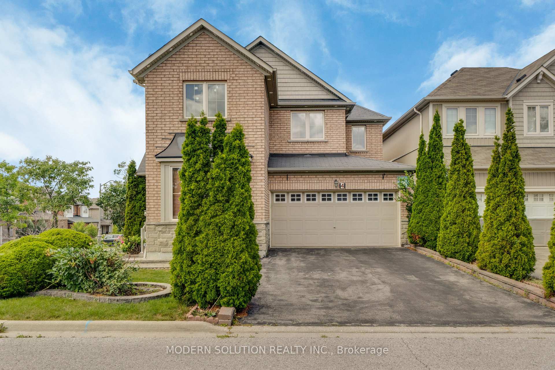 Photo 4 of 4 Overhold Crescent, Richmond Hill, Jefferson — HOMEH