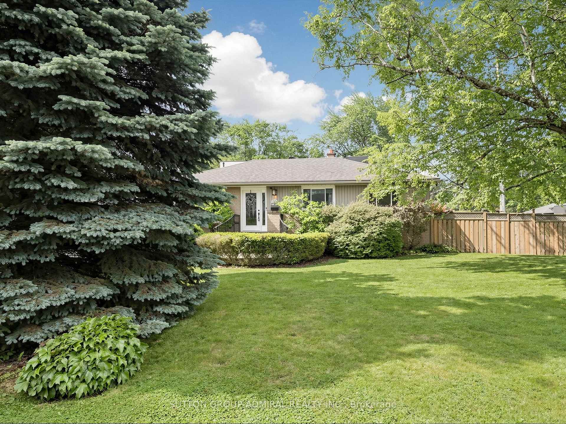 Photo 1 of 1864 Hindhead Road, Mississauga, Clarkson — HOMEH