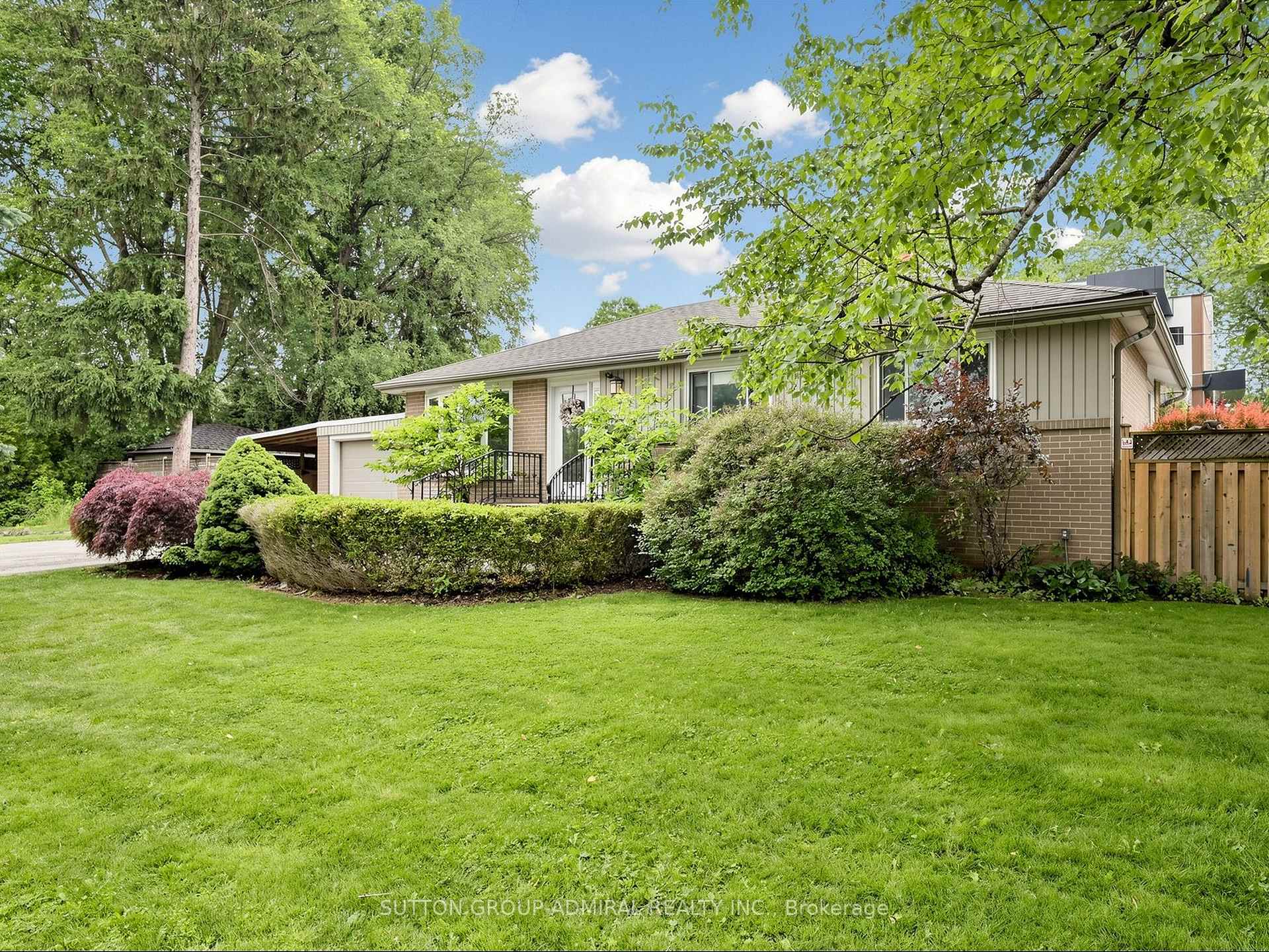 Photo 2 of 1864 Hindhead Road, Mississauga, Clarkson — HOMEH