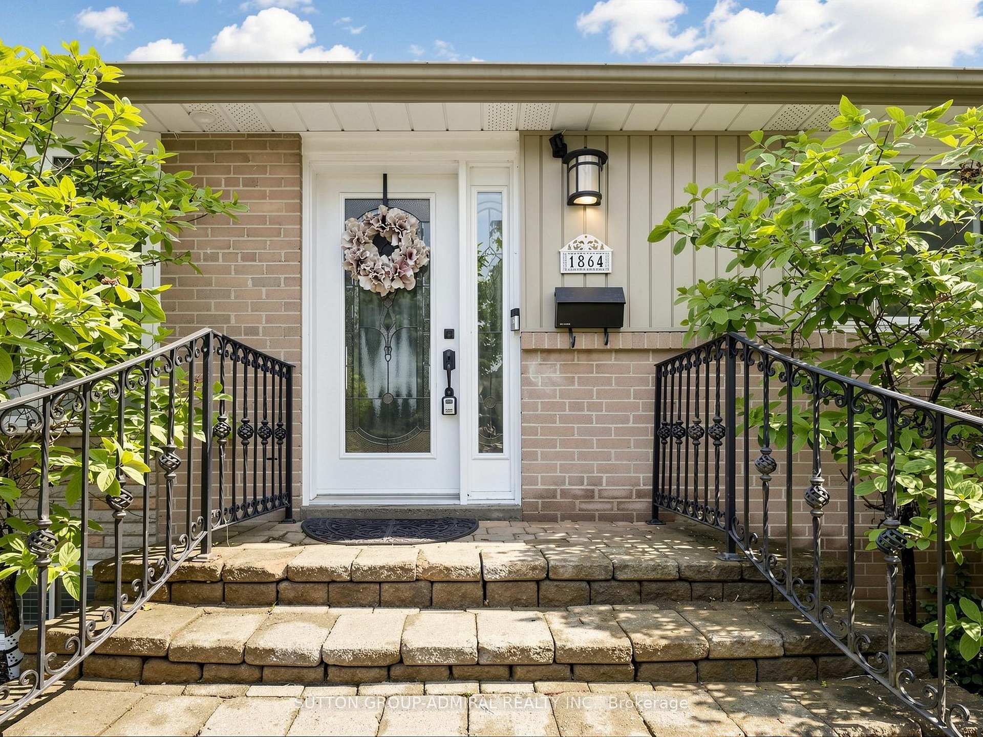 Photo 4 of 1864 Hindhead Road, Mississauga, Clarkson — HOMEH