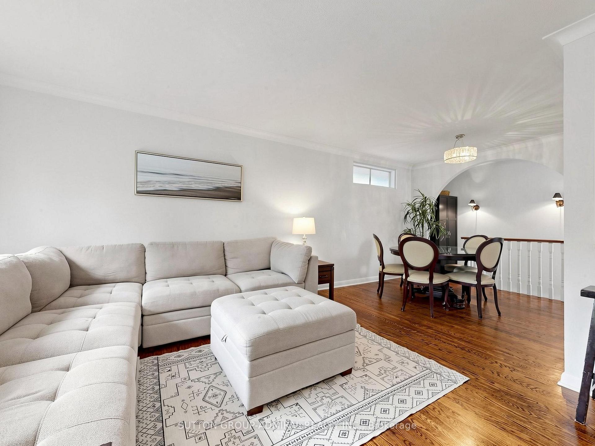 Photo 7 of 1864 Hindhead Road, Mississauga, Clarkson — HOMEH