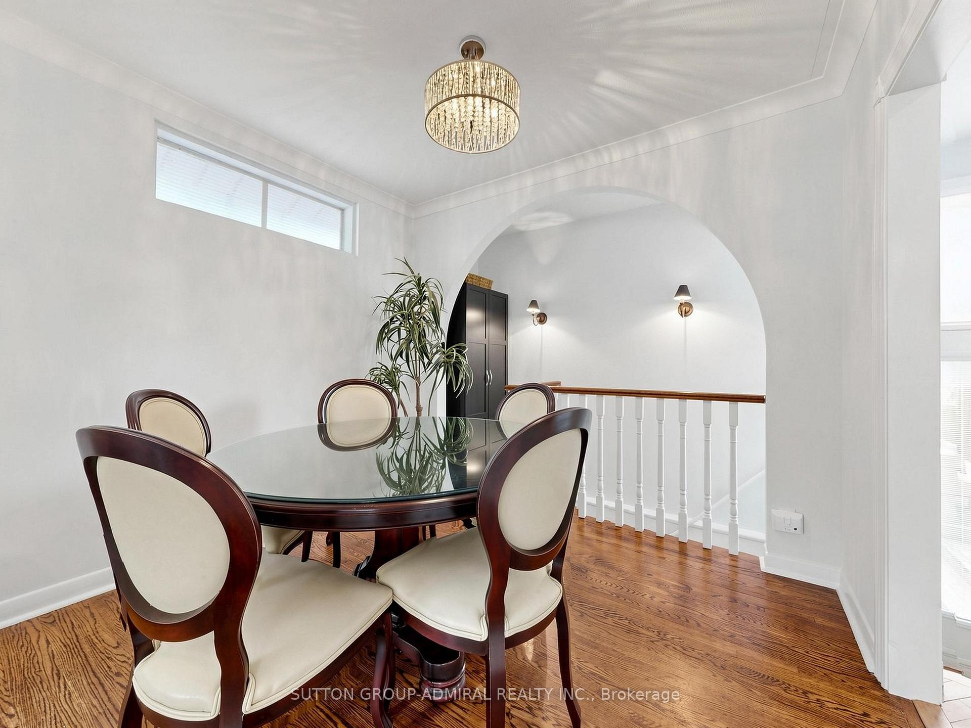 Photo 8 of 1864 Hindhead Road, Mississauga, Clarkson — HOMEH