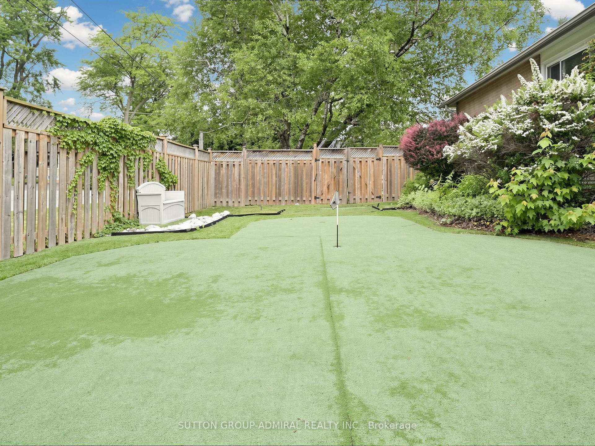 Photo 37 of 1864 Hindhead Road, Mississauga, Clarkson — HOMEH