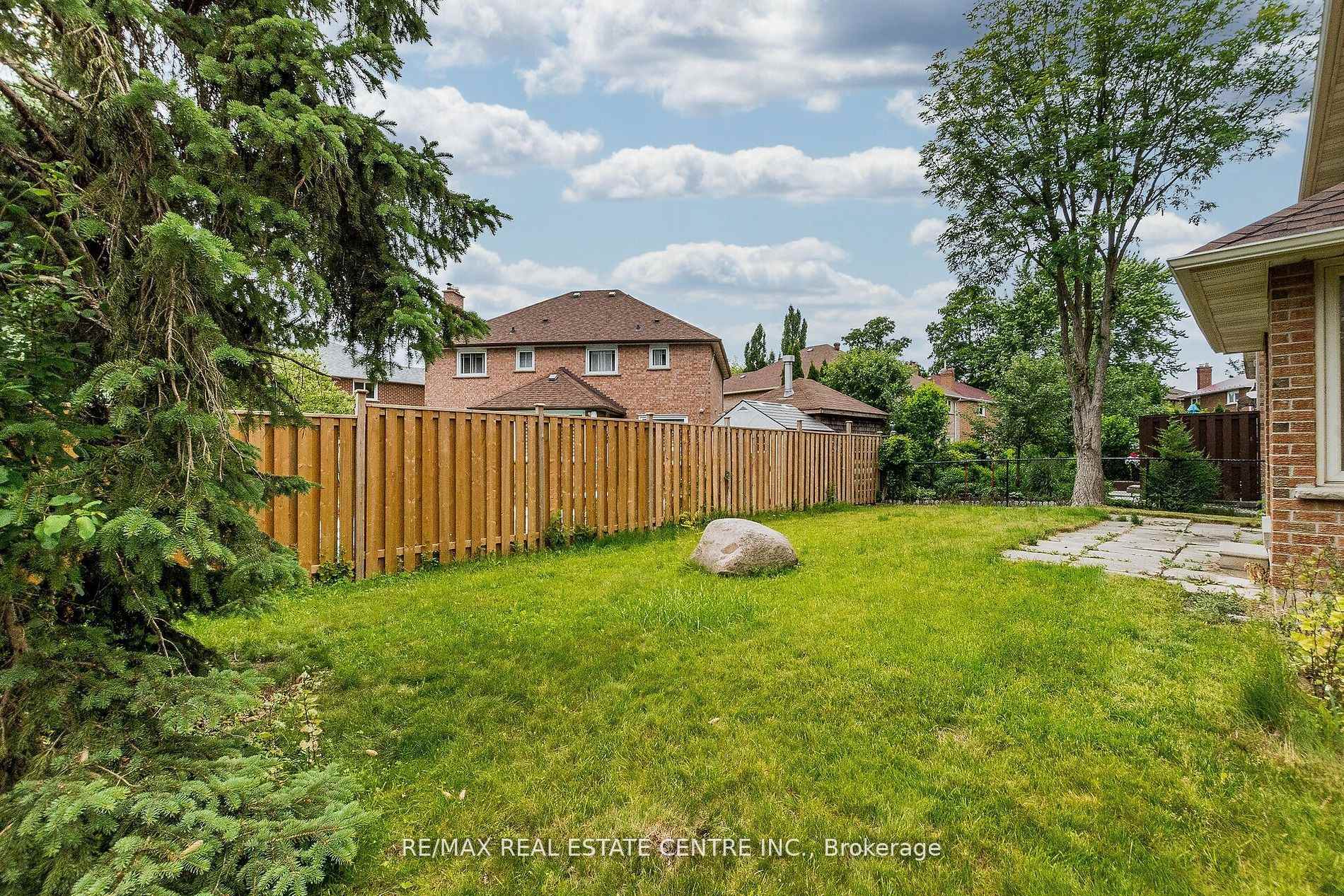 Photo 3 of 1134 Deer Run, Mississauga, Creditview — HOMEH
