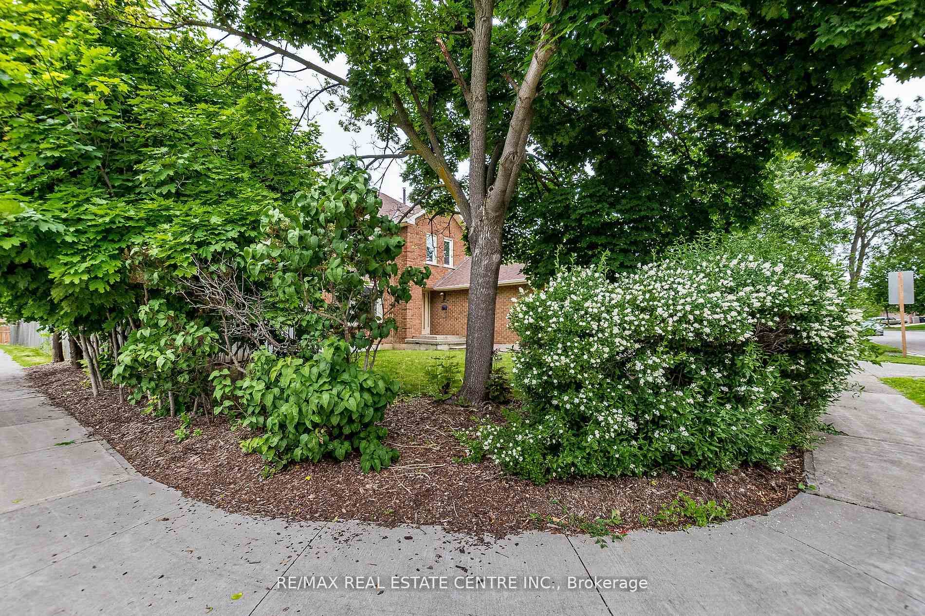 Photo 4 of 1134 Deer Run, Mississauga, Creditview — HOMEH
