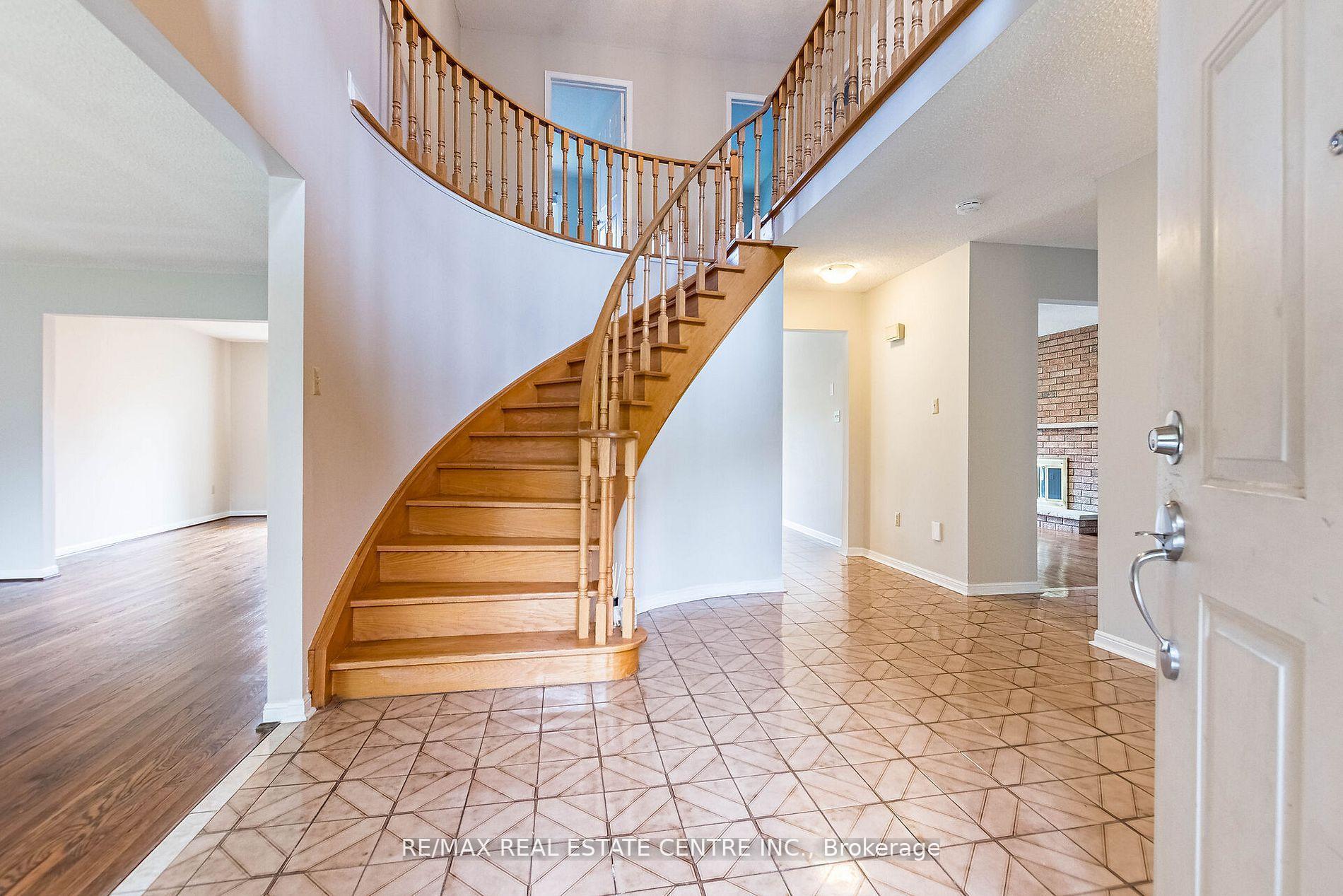 Photo 14 of 1134 Deer Run, Mississauga, Creditview — HOMEH