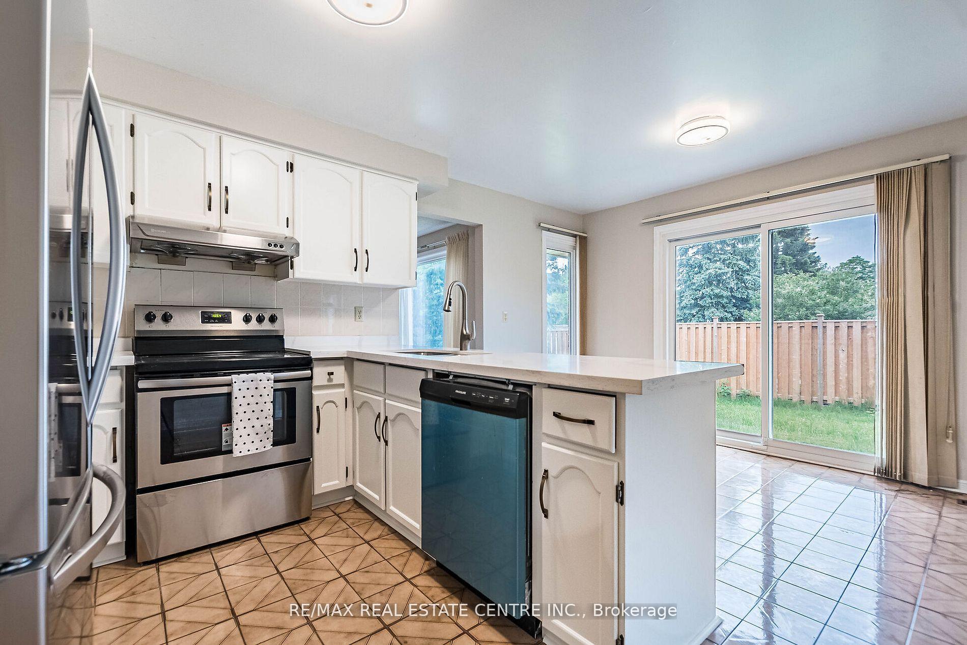 Photo 16 of 1134 Deer Run, Mississauga, Creditview — HOMEH