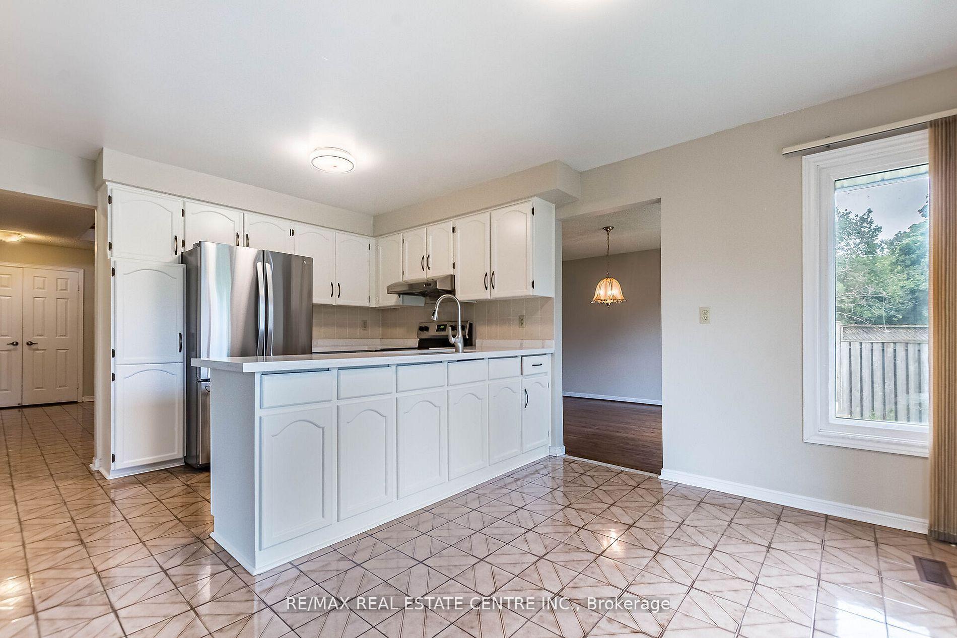 Photo 22 of 1134 Deer Run, Mississauga, Creditview — HOMEH