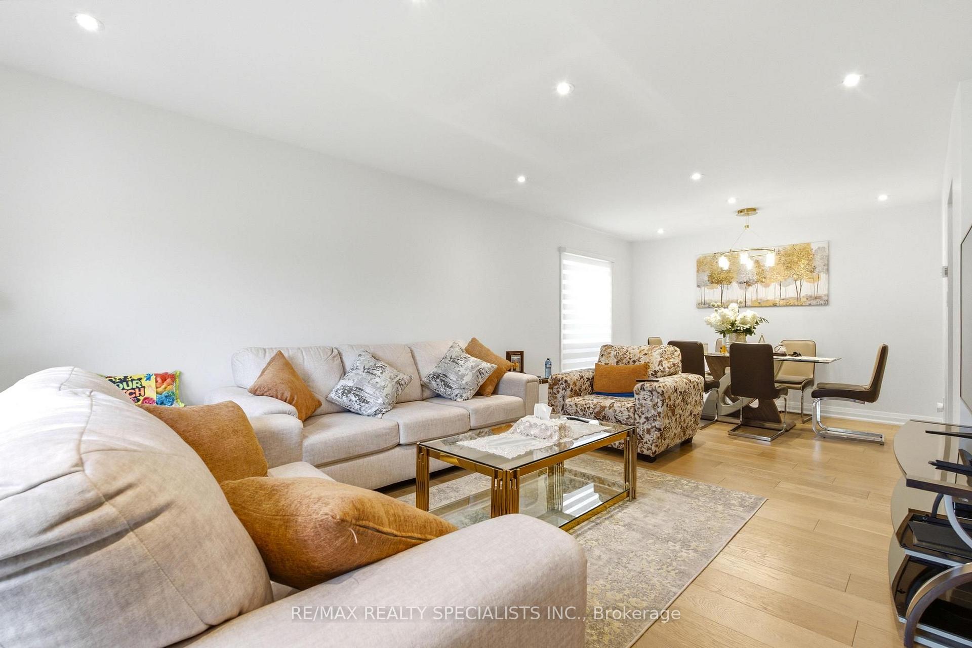Photo 8 of 29 Blackthorn Lane, Brampton, Brampton North — HOMEH