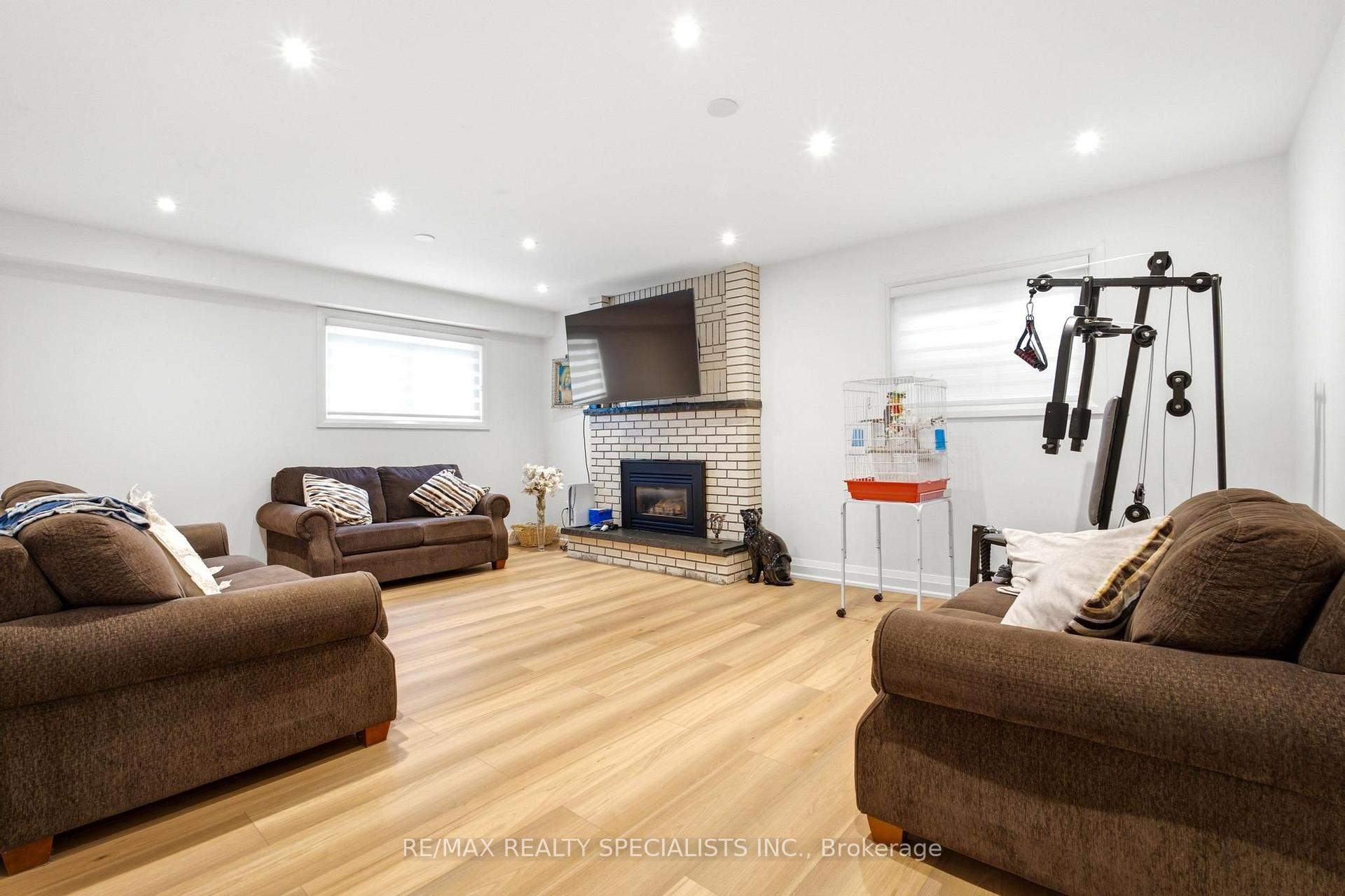 Photo 22 of 29 Blackthorn Lane, Brampton, Brampton North — HOMEH