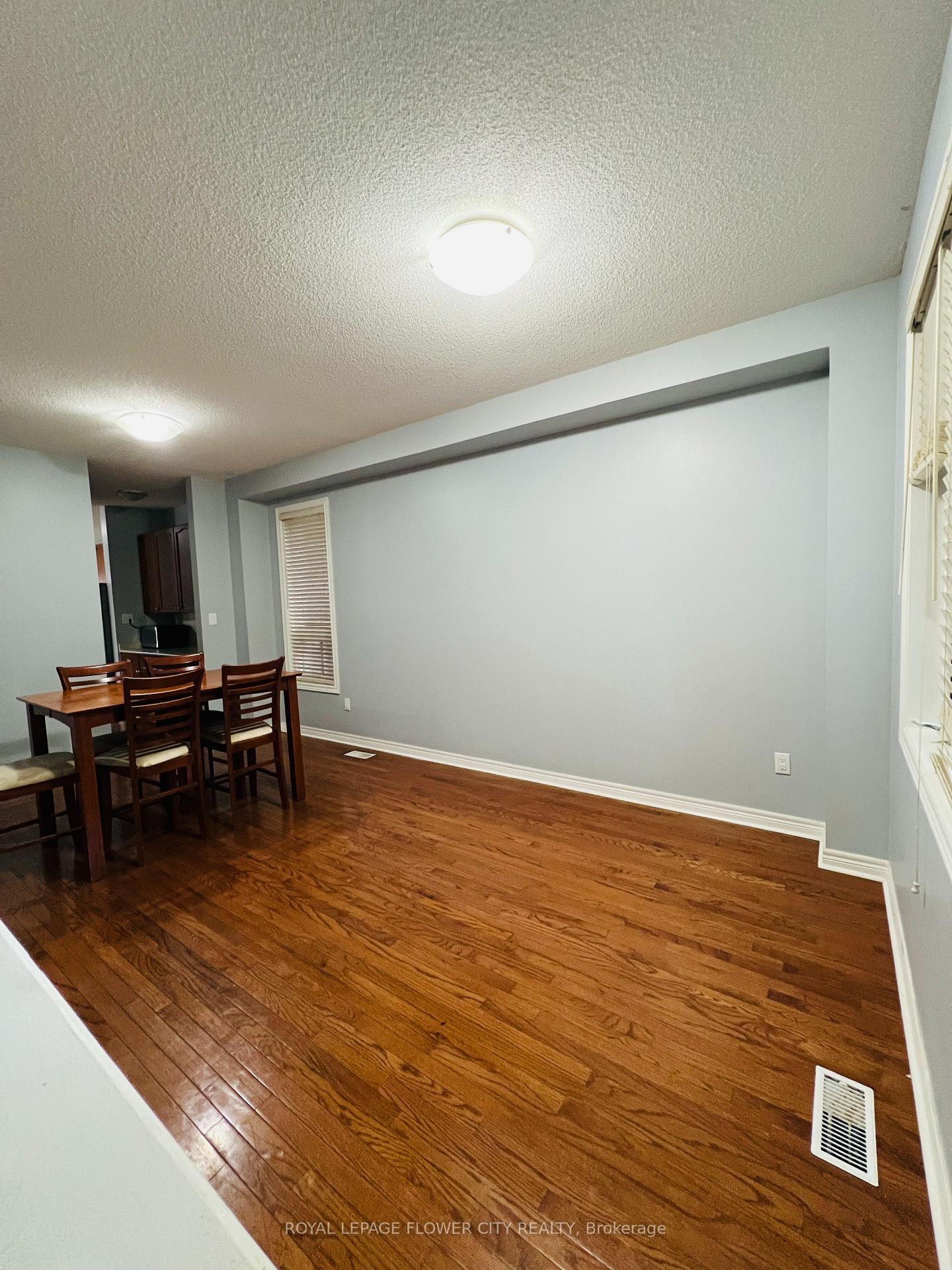 Photo 3 of 9 Shuter Lane, Brampton, Bram West — HOMEH