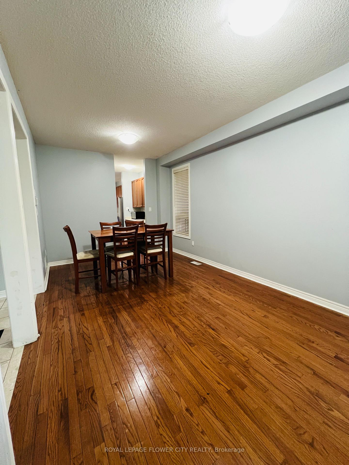 Photo 4 of 9 Shuter Lane, Brampton, Bram West — HOMEH