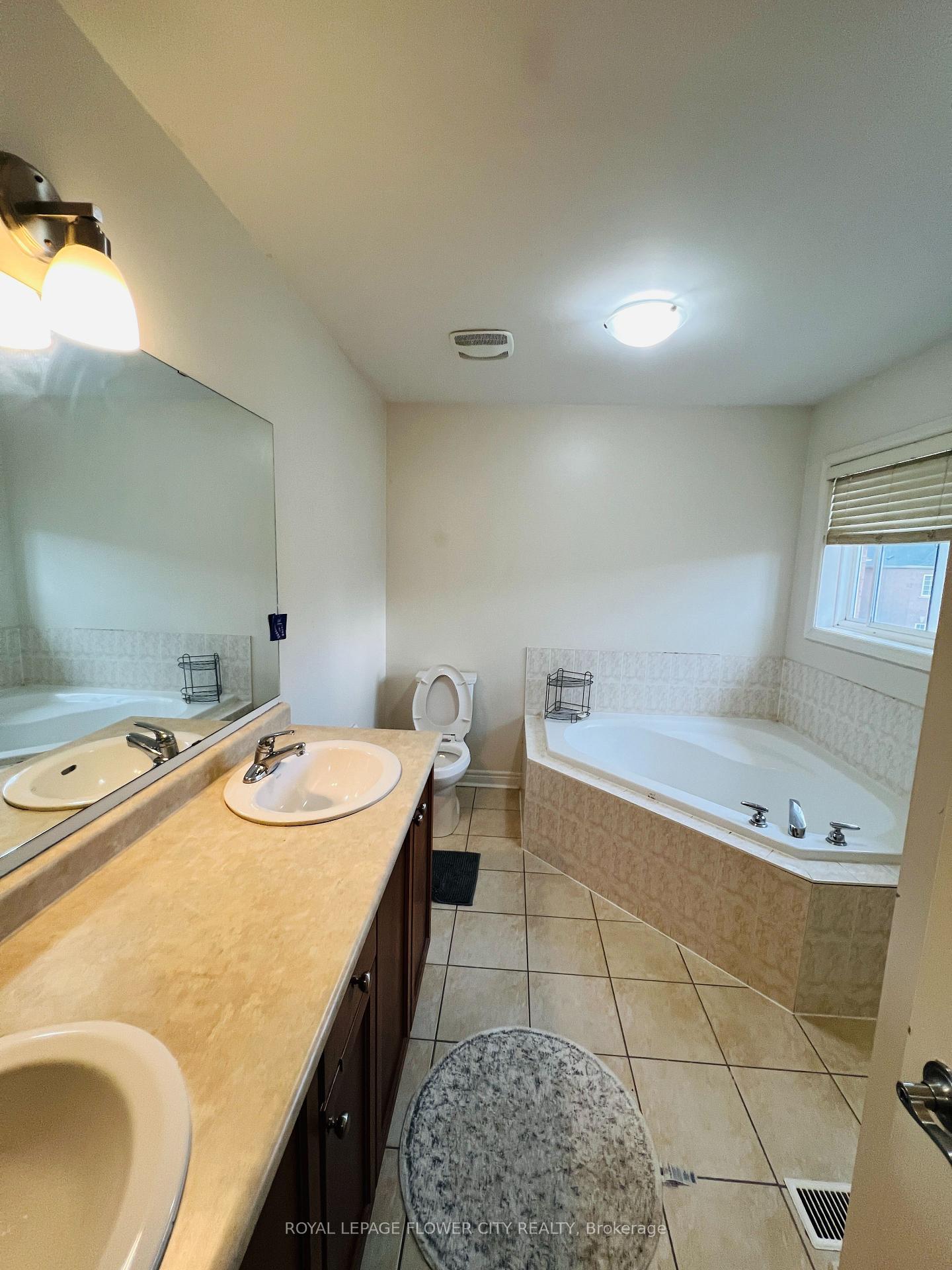 Photo 14 of 9 Shuter Lane, Brampton, Bram West — HOMEH