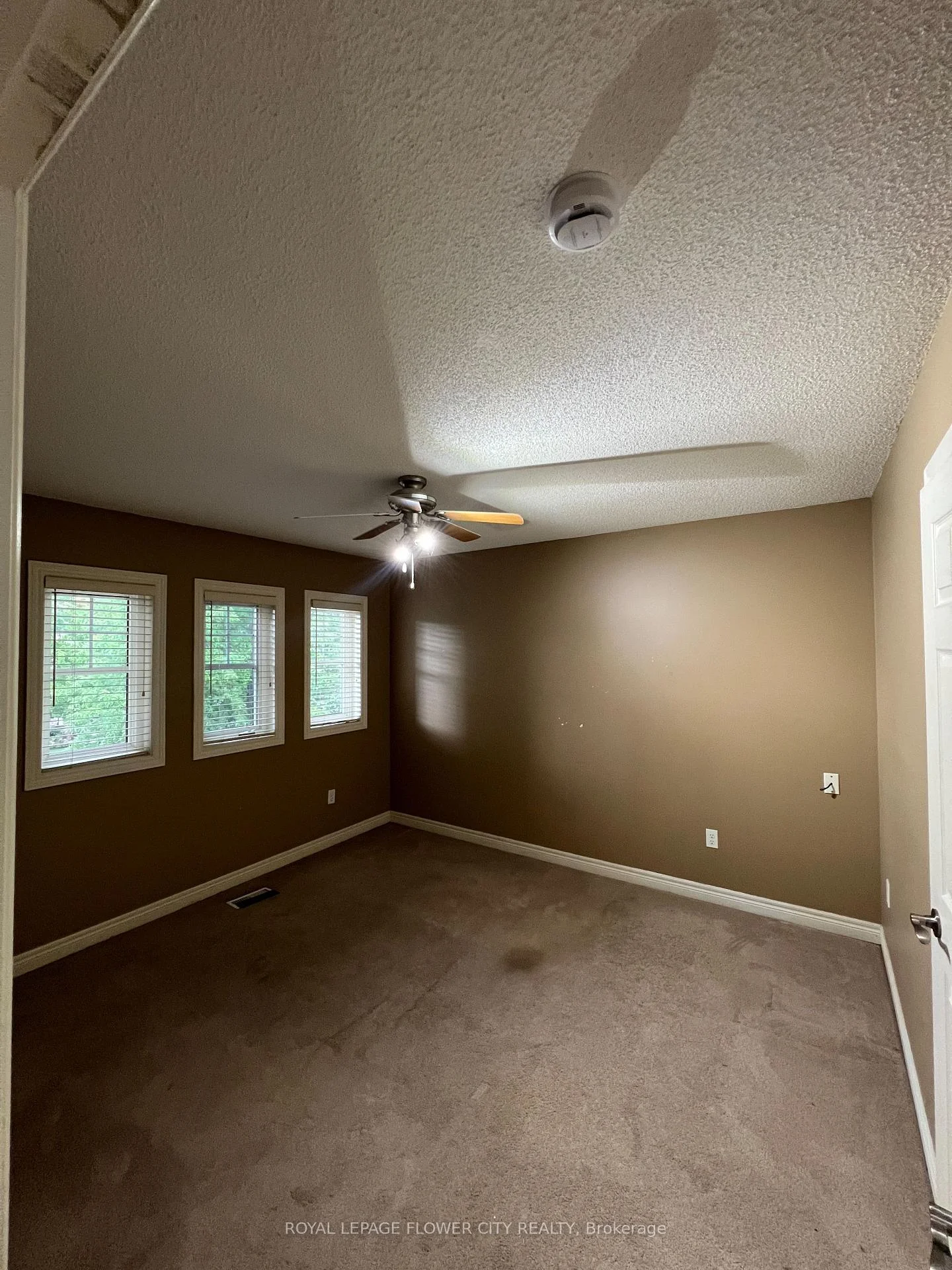 Photo 8 of 9 Shuter Lane, Brampton, Bram West — HOMEH