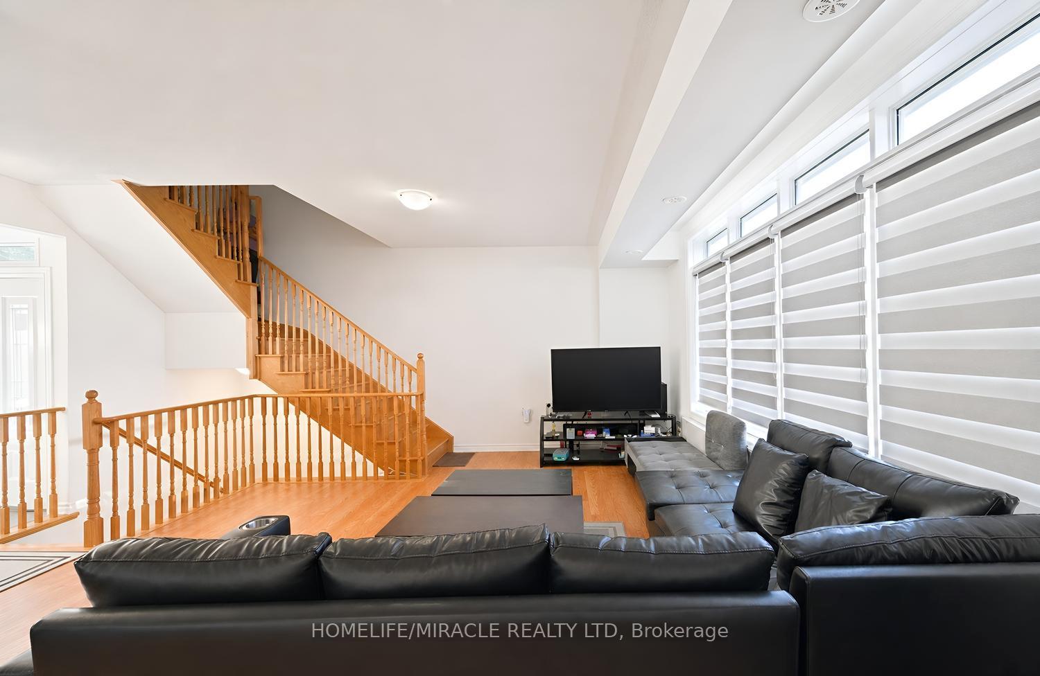 Photo 6 of 415 Dougall Avenue, Caledon, Rural Caledon — HOMEH