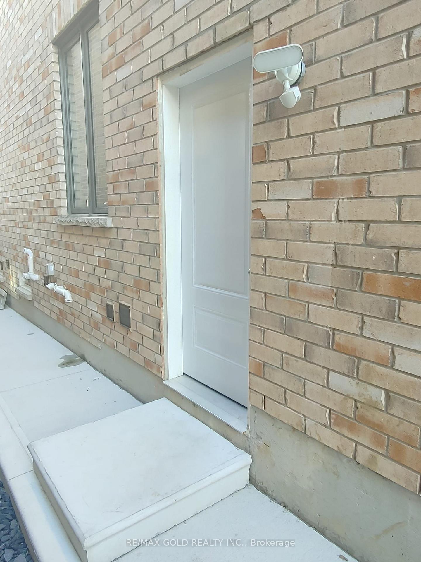 Photo 2 of 108 Emerald Coast Trail, Brampton, Northwest Brampton — HOMEH