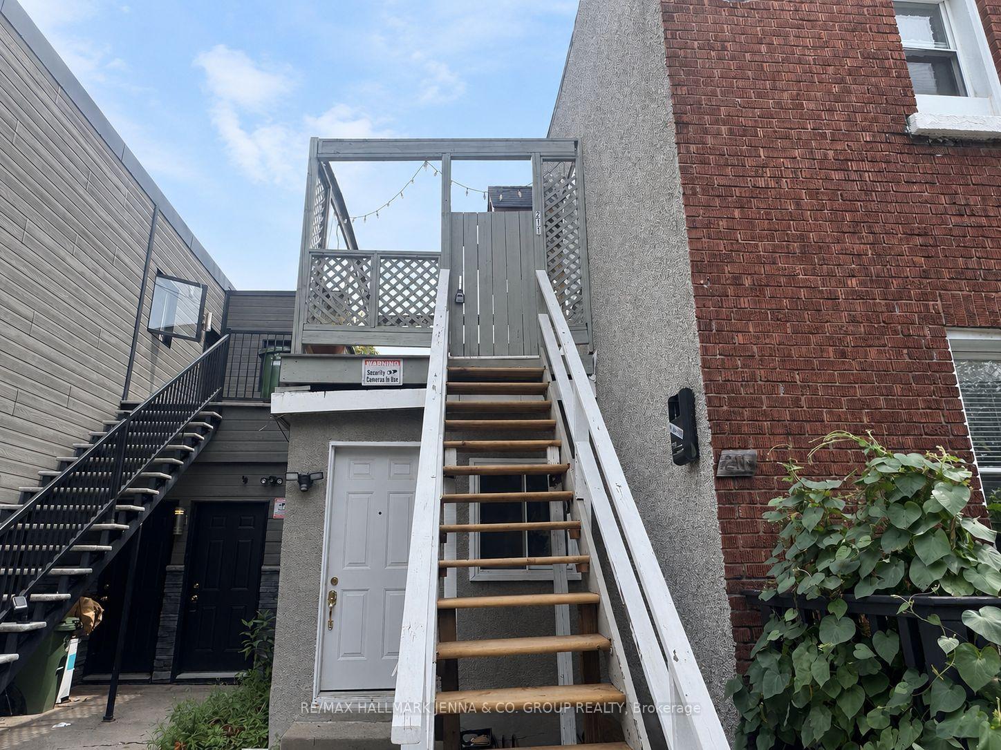 Photo 2 of 211 Hannah Street, Ottawa, Vanier — HOMEH