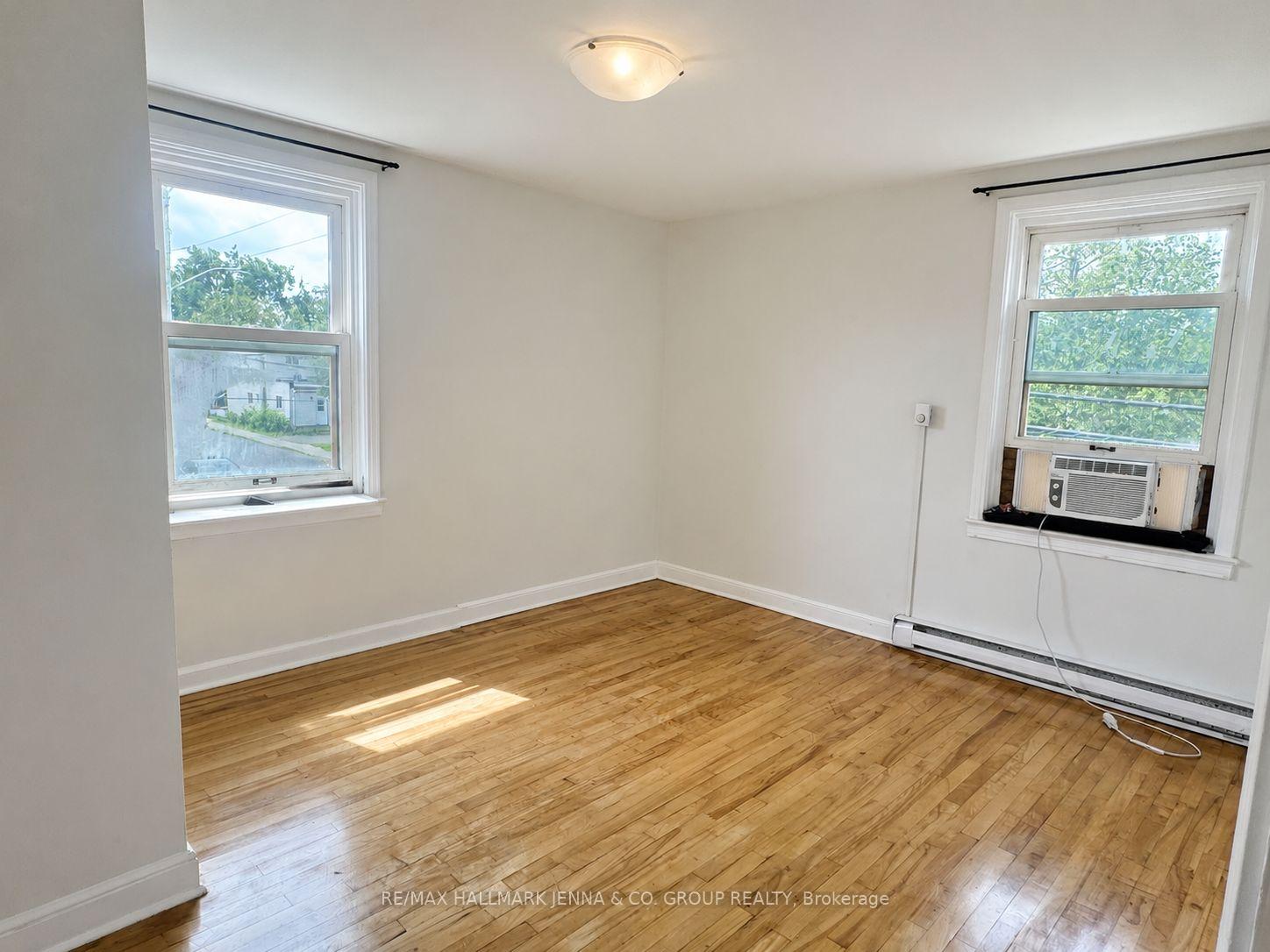 Photo 16 of 211 Hannah Street, Ottawa, Vanier — HOMEH