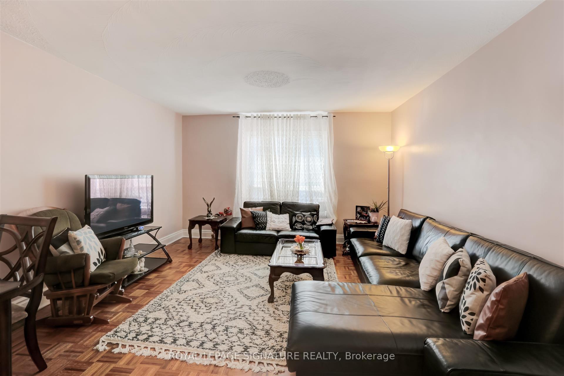 Photo 3 of 3142 Dundas Street W, Toronto, Junction Area — HOMEH