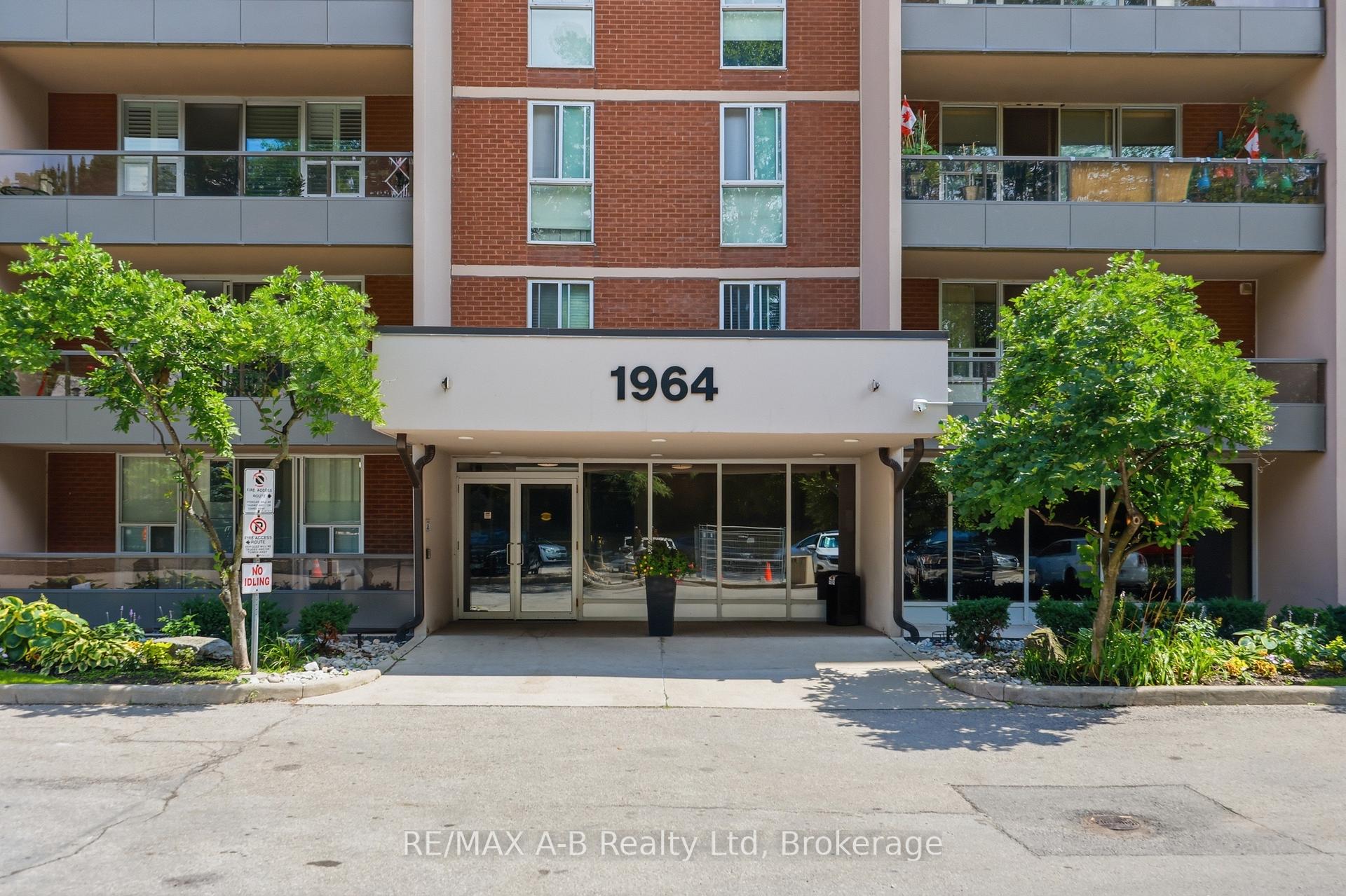 Photo 2 of Unit 805, 1964 Main Street W, Hamilton, Ainslie Wood — HOMEH