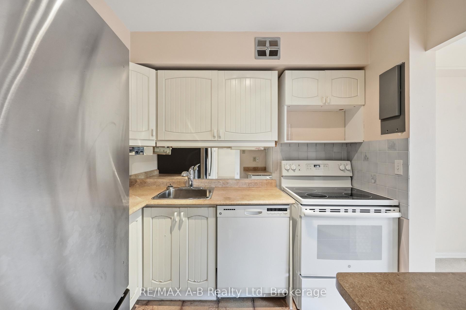 Photo 11 of Unit 805, 1964 Main Street W, Hamilton, Ainslie Wood — HOMEH