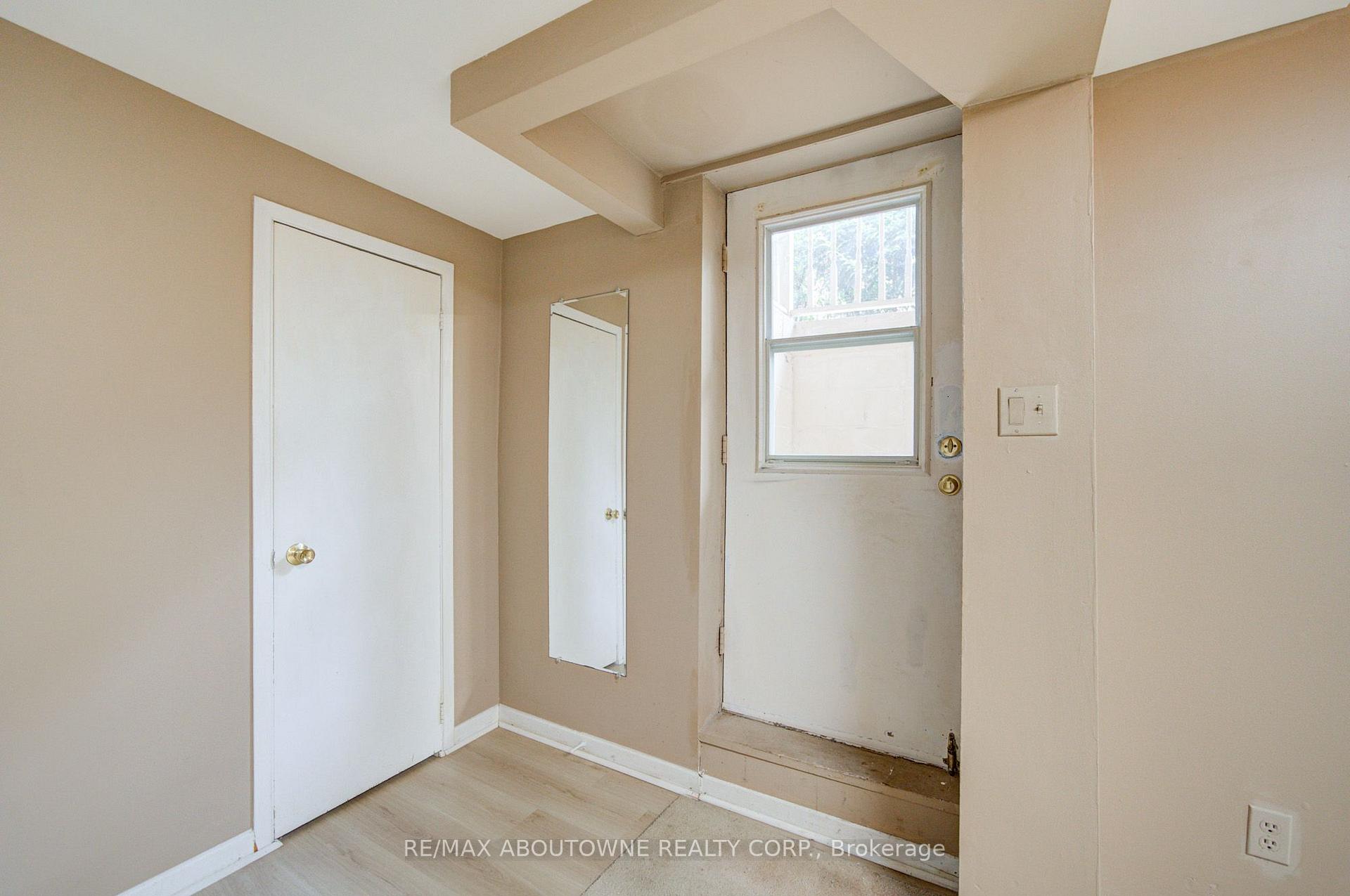 Photo 4 of Unit Lower, 1156 Old Colony Road, Oakville, Glen Abbey — HOMEH