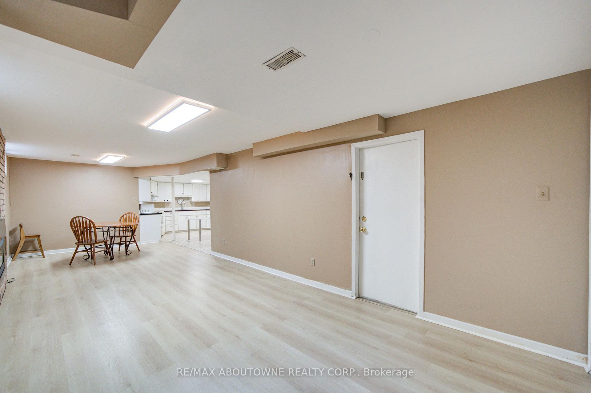 Photo 5 of Unit Lower, 1156 Old Colony Road, Oakville, Glen Abbey — HOMEH