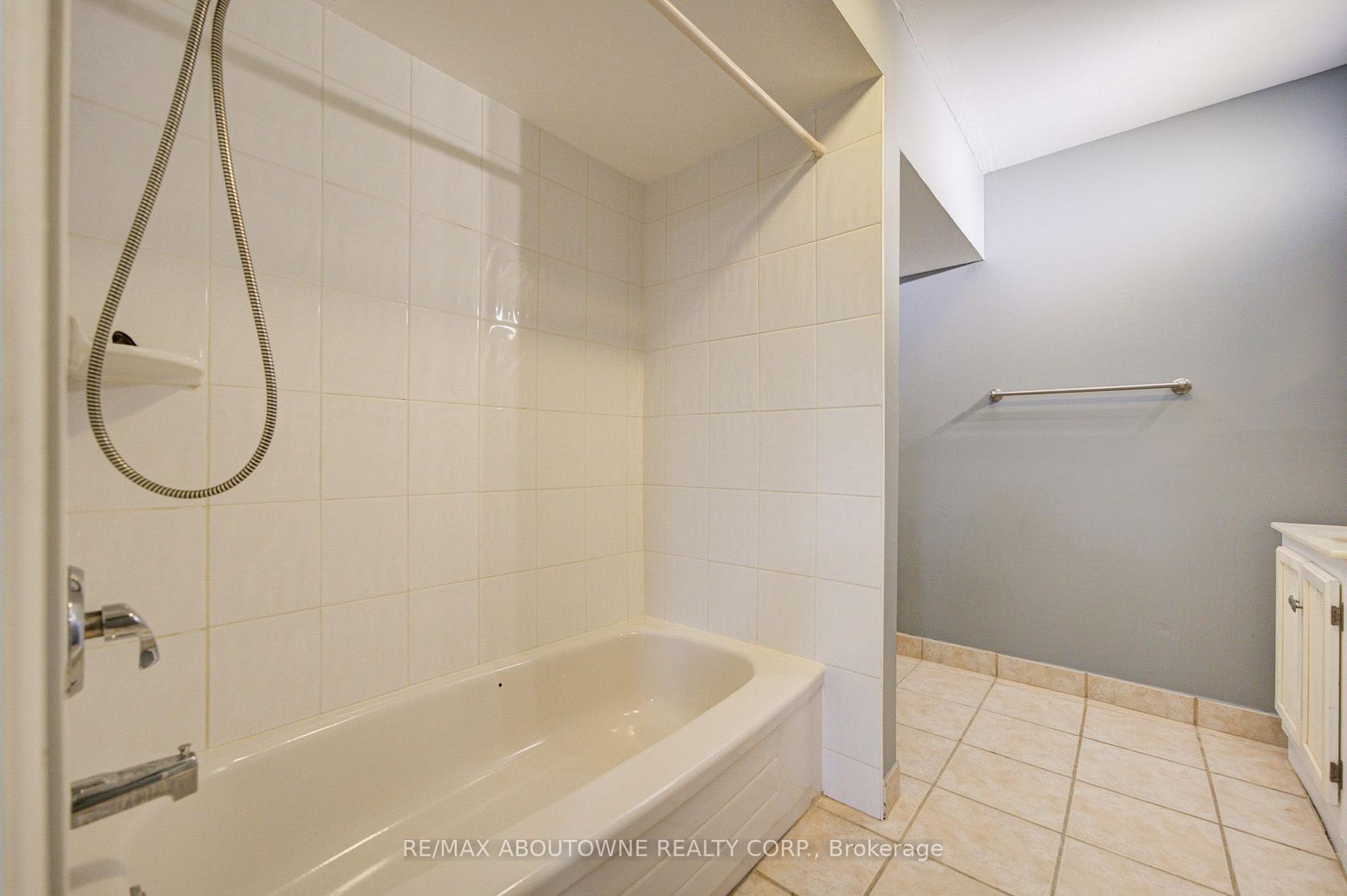 Photo 33 of Unit Lower, 1156 Old Colony Road, Oakville, Glen Abbey — HOMEH